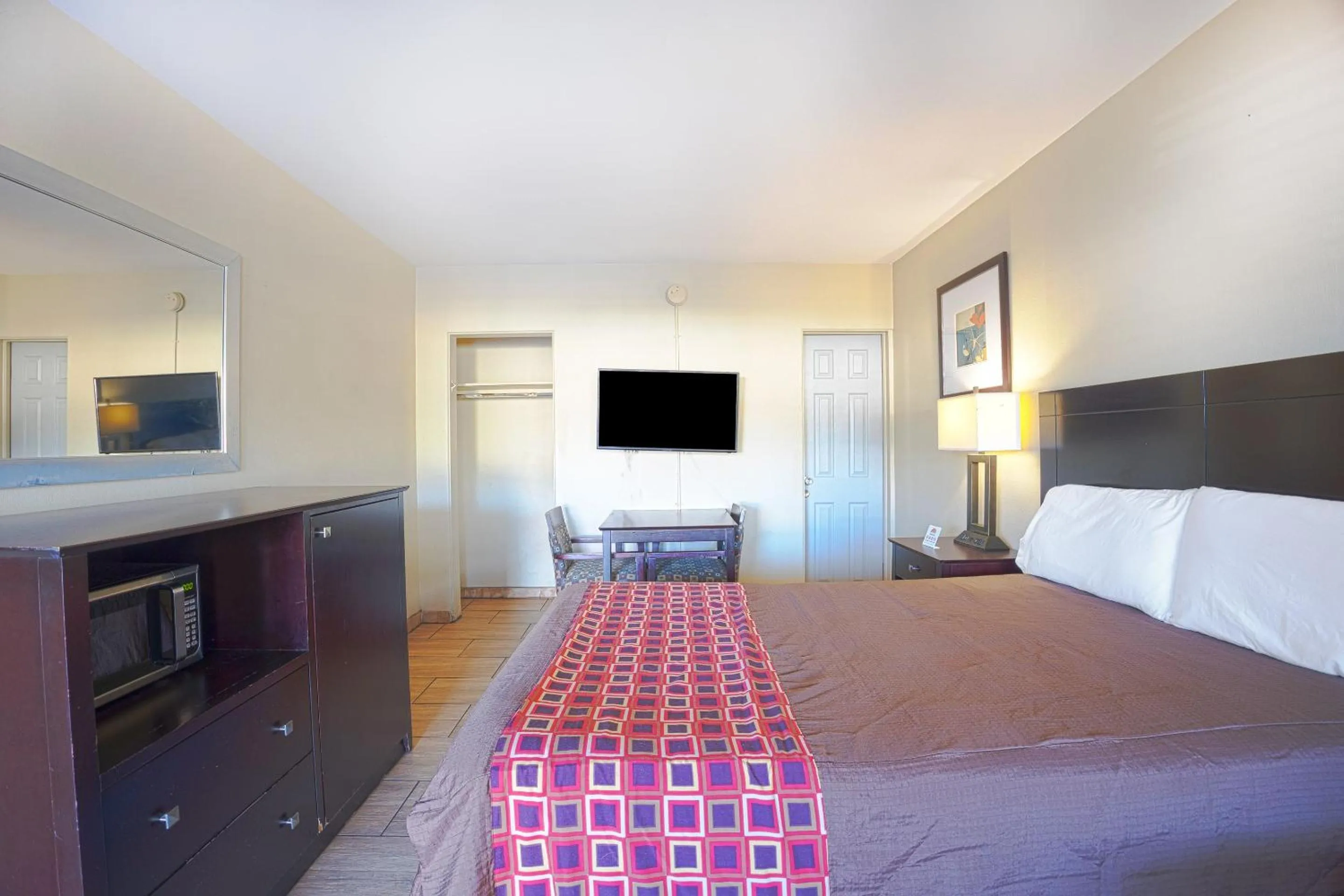 Bedroom, Bed in Sunrise Inn by OYO Titusville FL