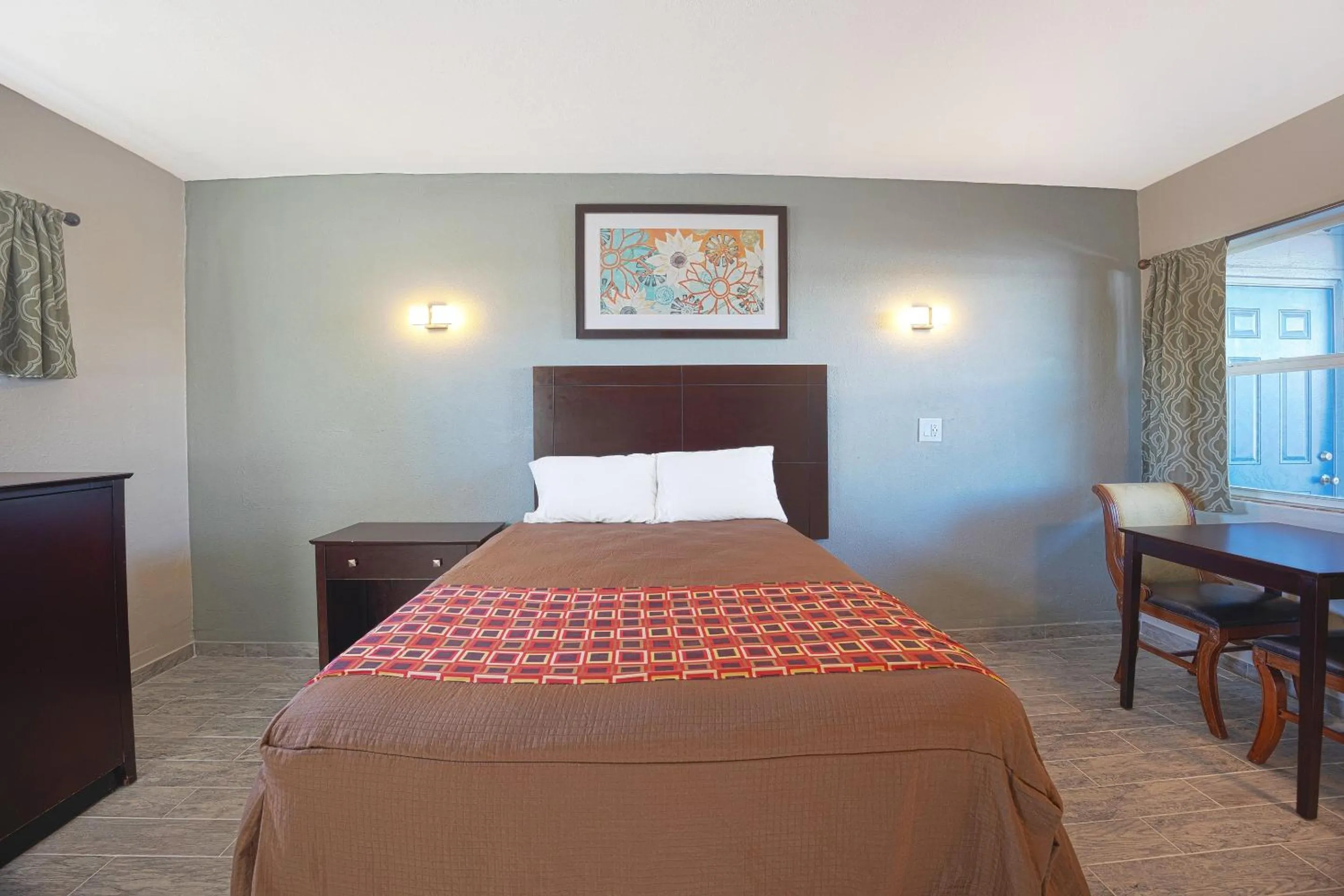 Bedroom, Bed in Sunrise Inn by OYO Titusville FL