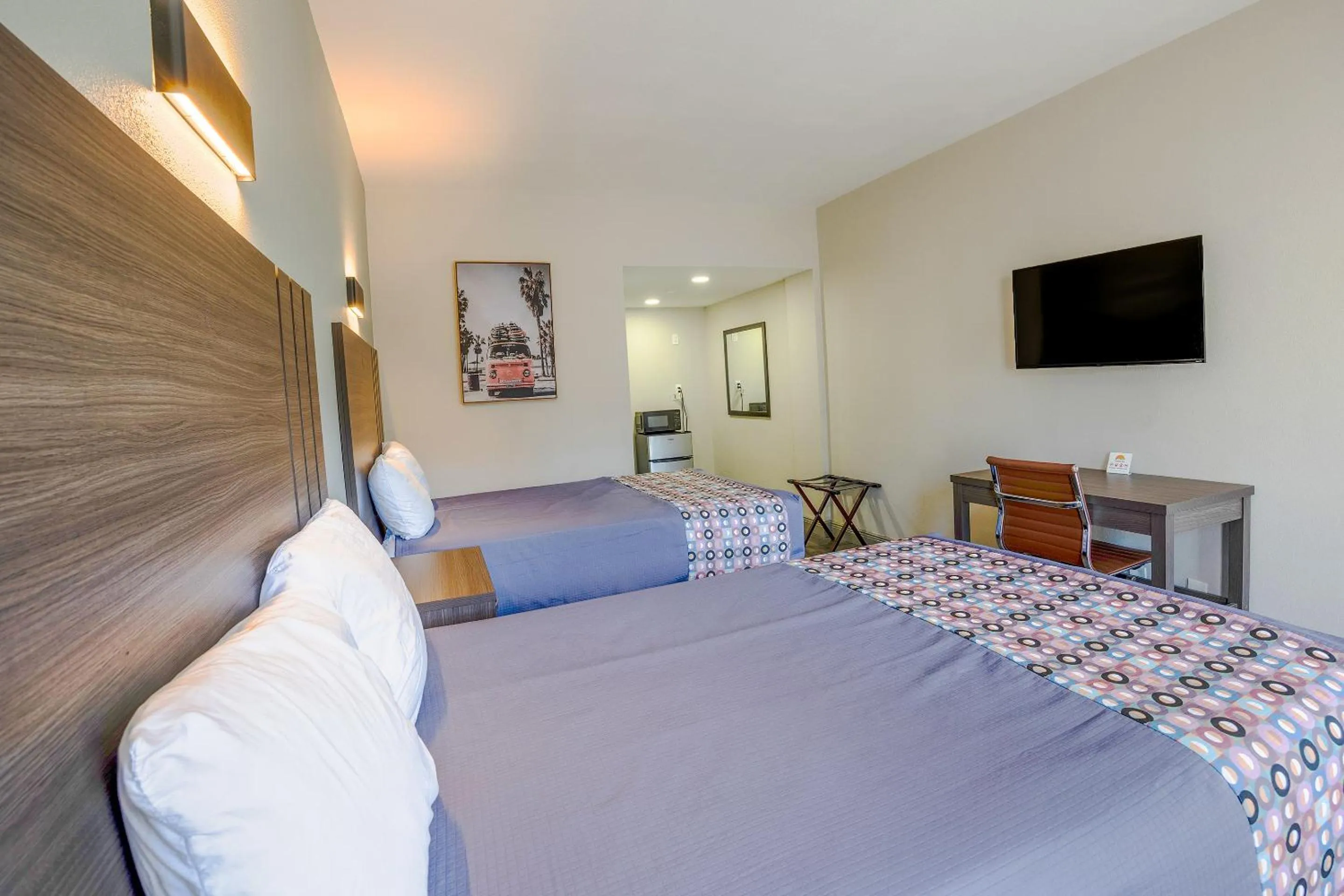 Bedroom, Bed in Sunrise Inn by OYO Titusville FL