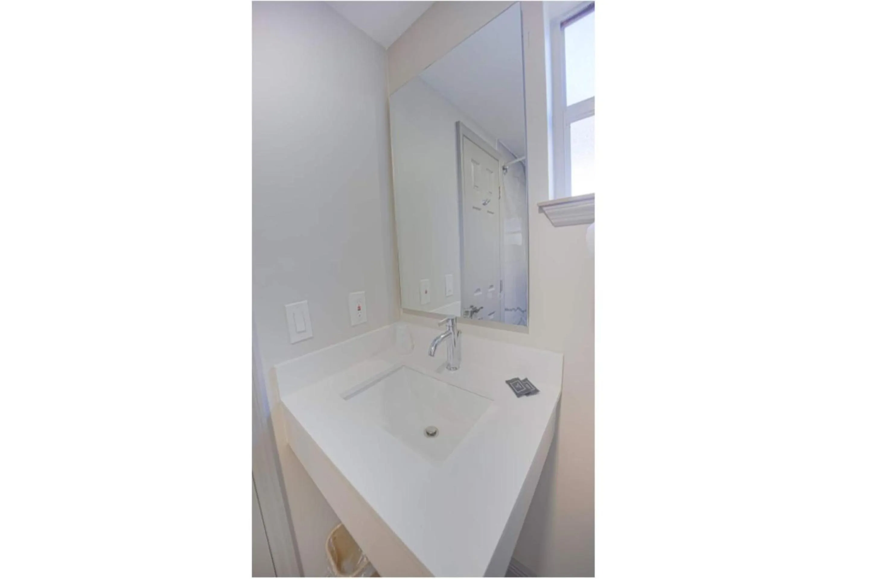 Bathroom in Sunrise Inn by OYO Titusville FL