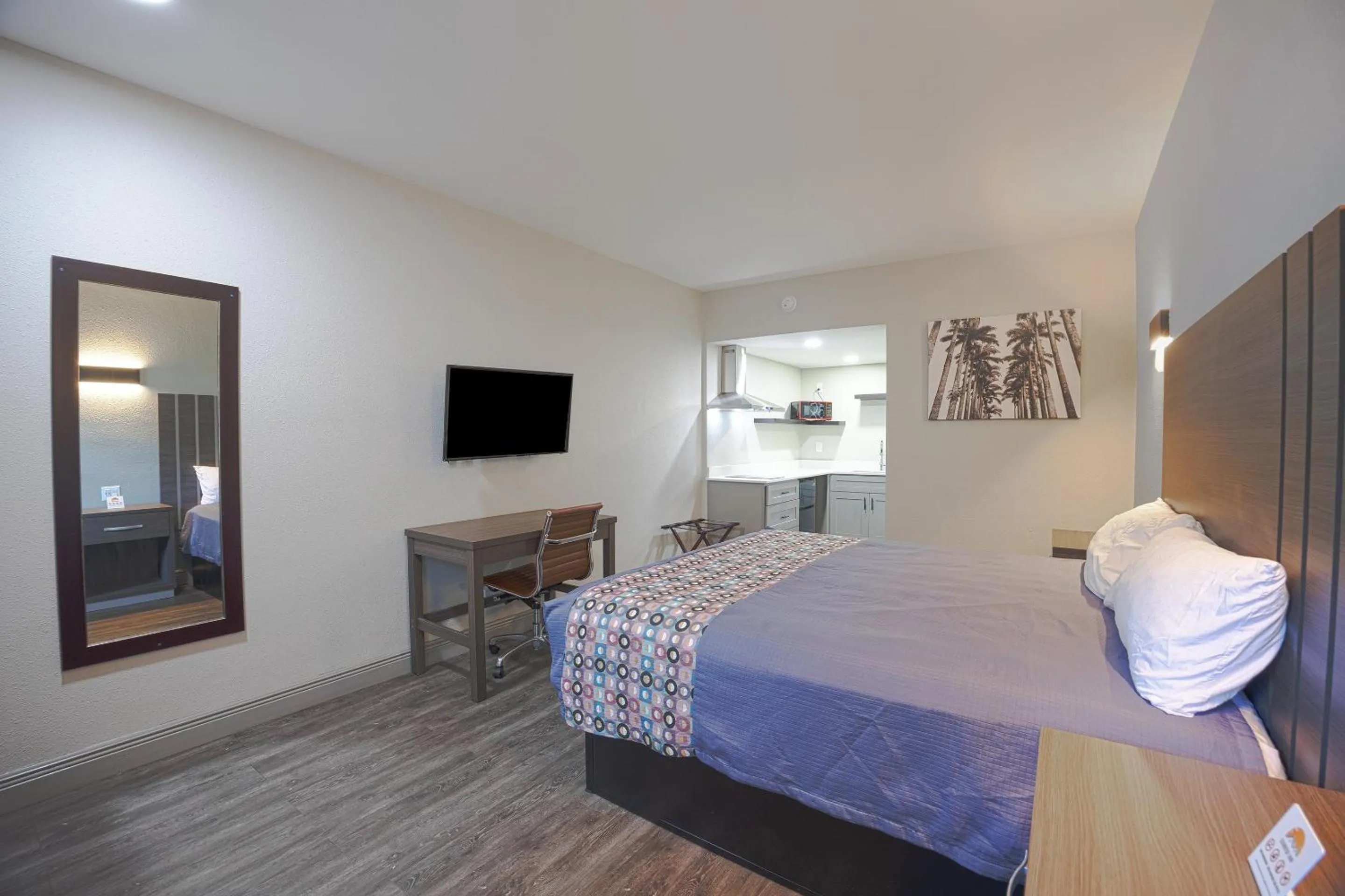 Bedroom, Bed in Sunrise Inn by OYO Titusville FL