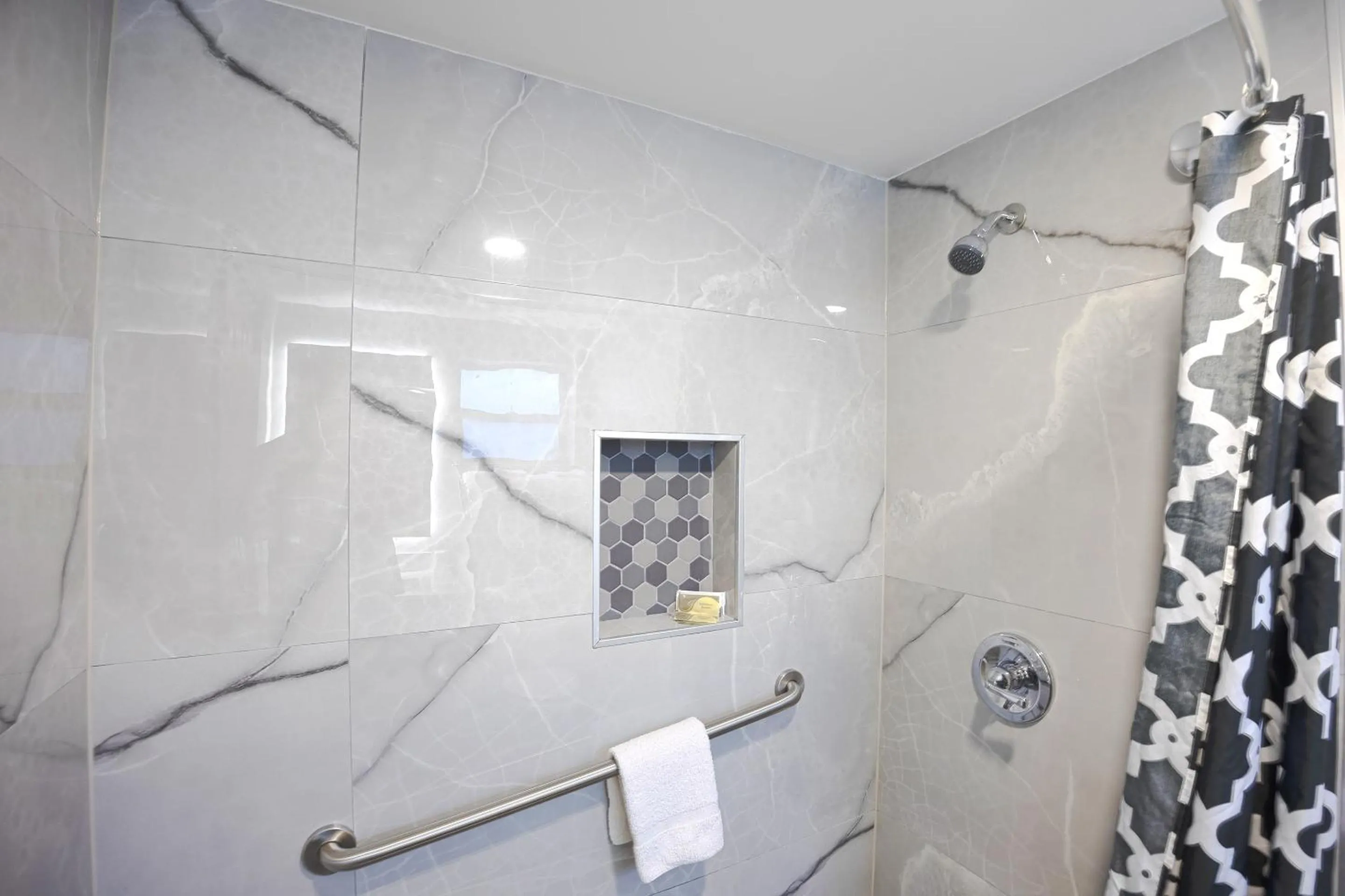 Bathroom in Sunrise Inn by OYO Titusville FL