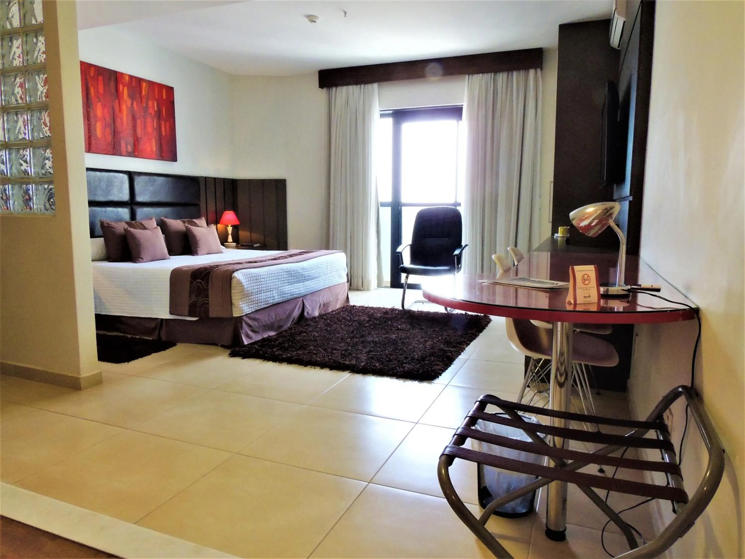 Bedroom, Bed in Mondrian Suite Hotel