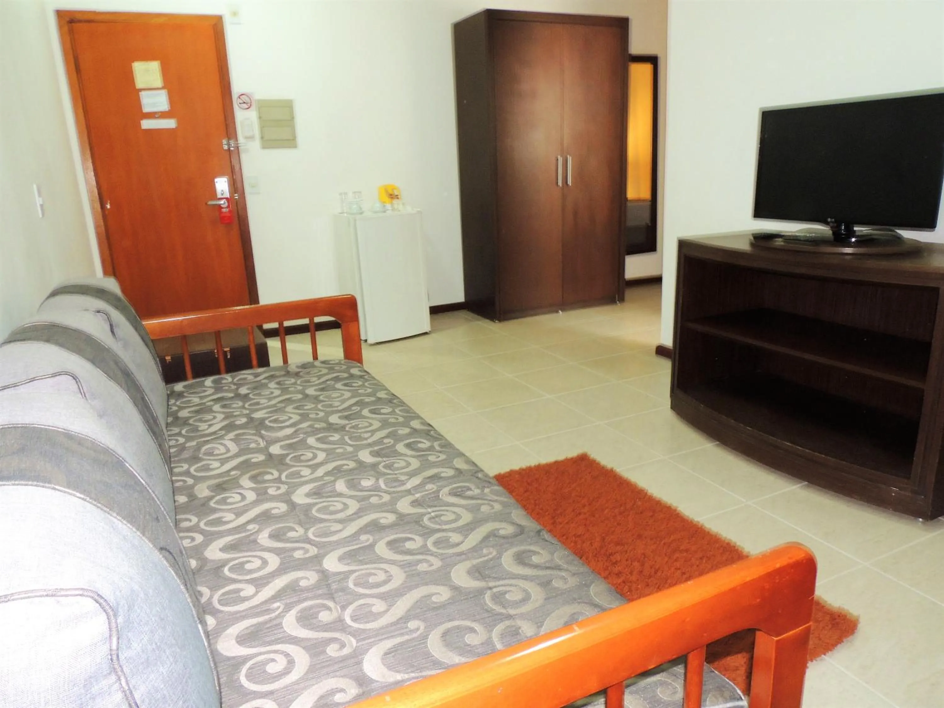 Seating area, Bed in Mondrian Suite Hotel