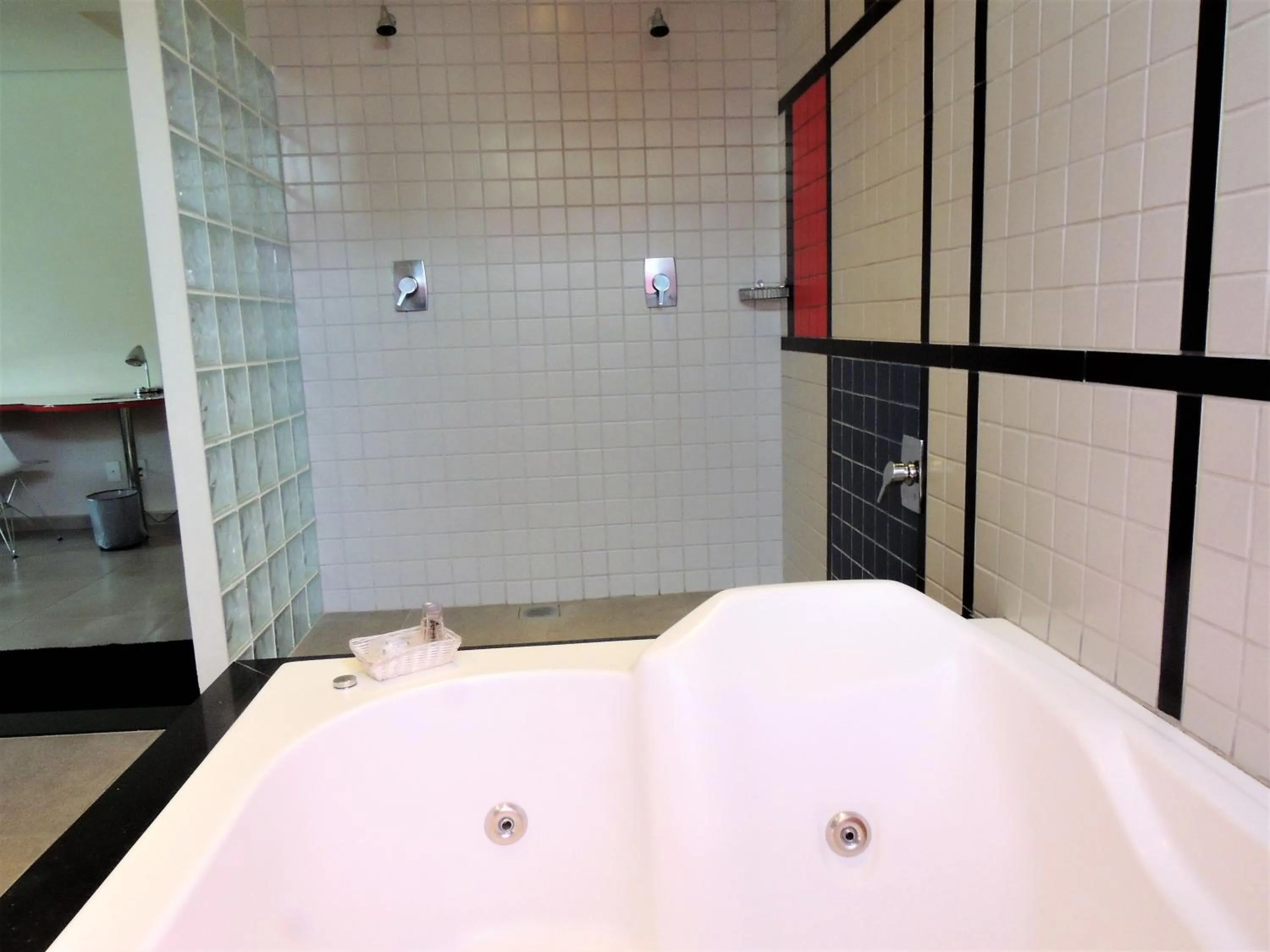 Shower in Mondrian Suite Hotel