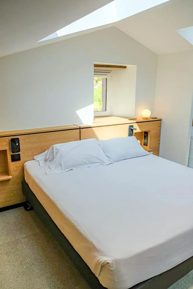 Bed in Logis Hotel Erreguina