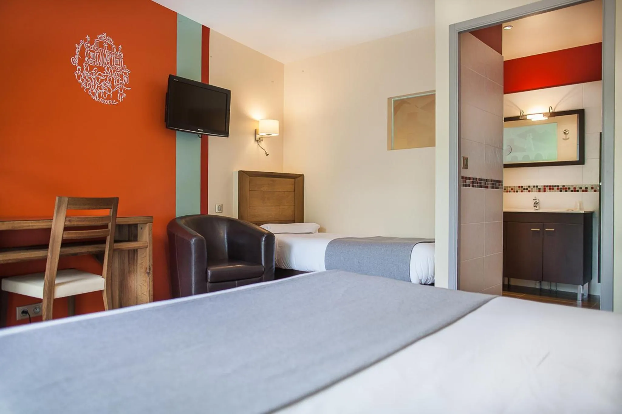 Staff, Bed in Logis Hotel Erreguina