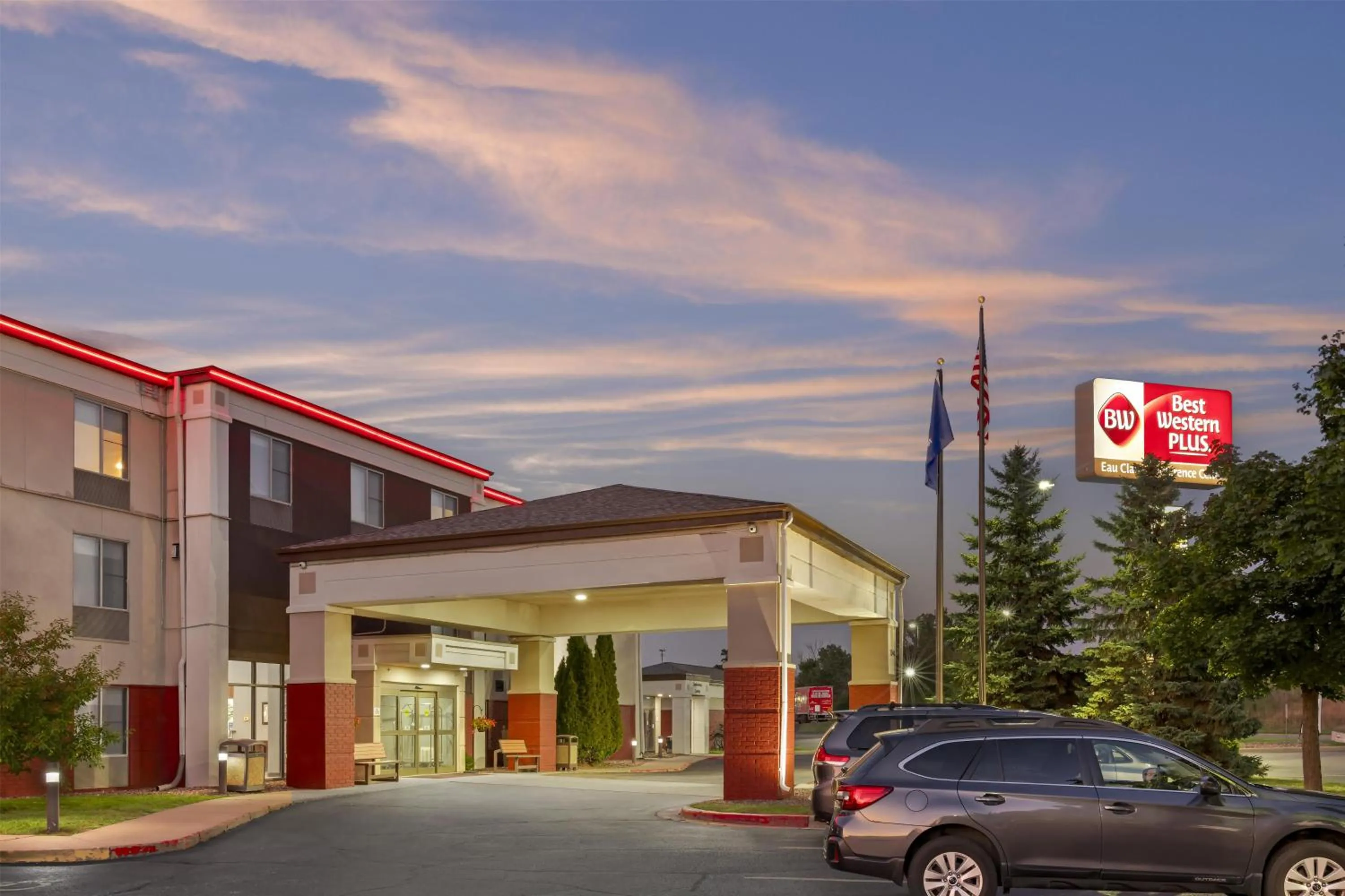Property building in Best Western Plus Eau Claire Conference Center