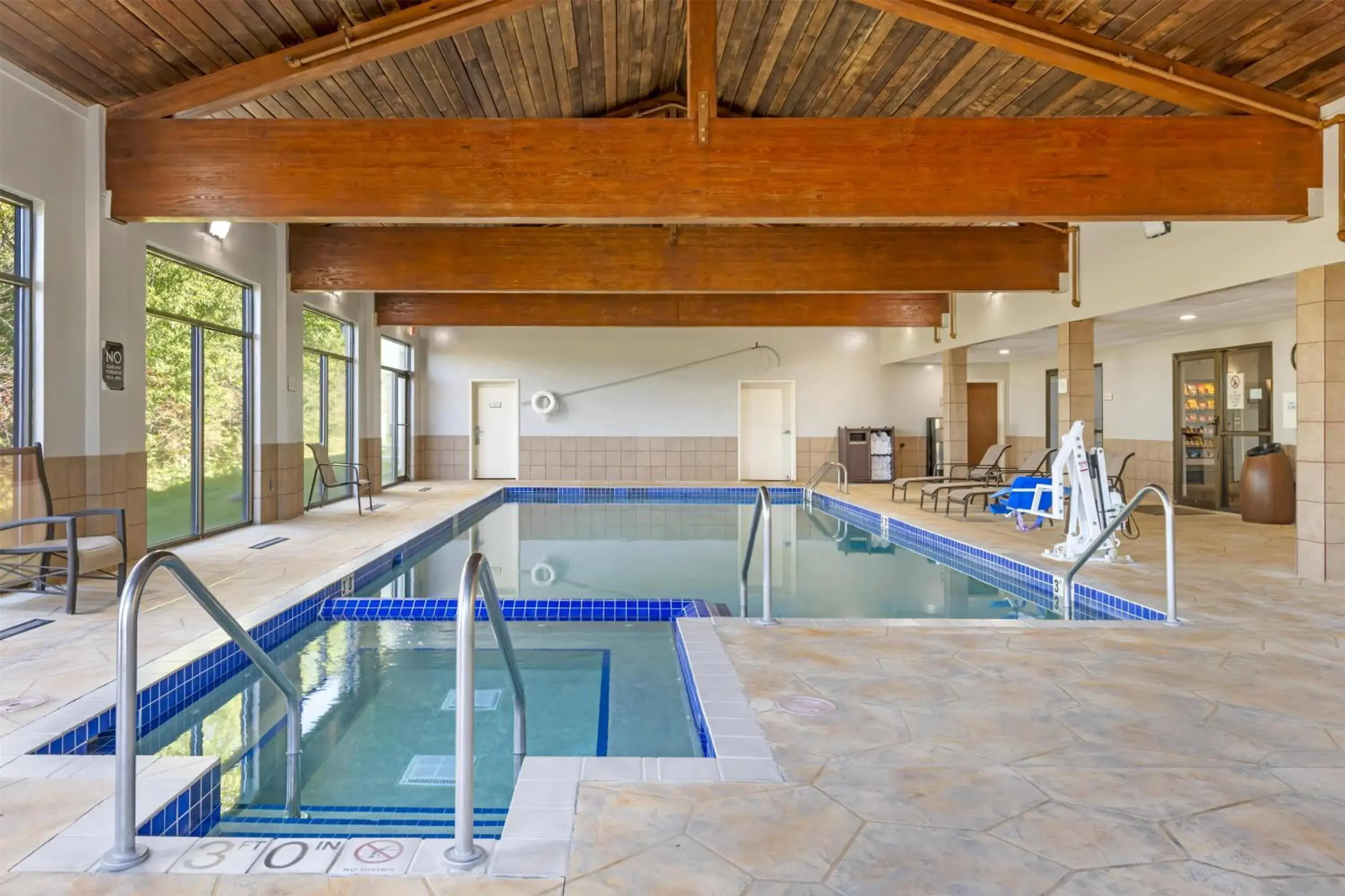 Pool view in Best Western Plus Eau Claire Conference Center Pool view in Best Western Plus Eau Claire Conference Center