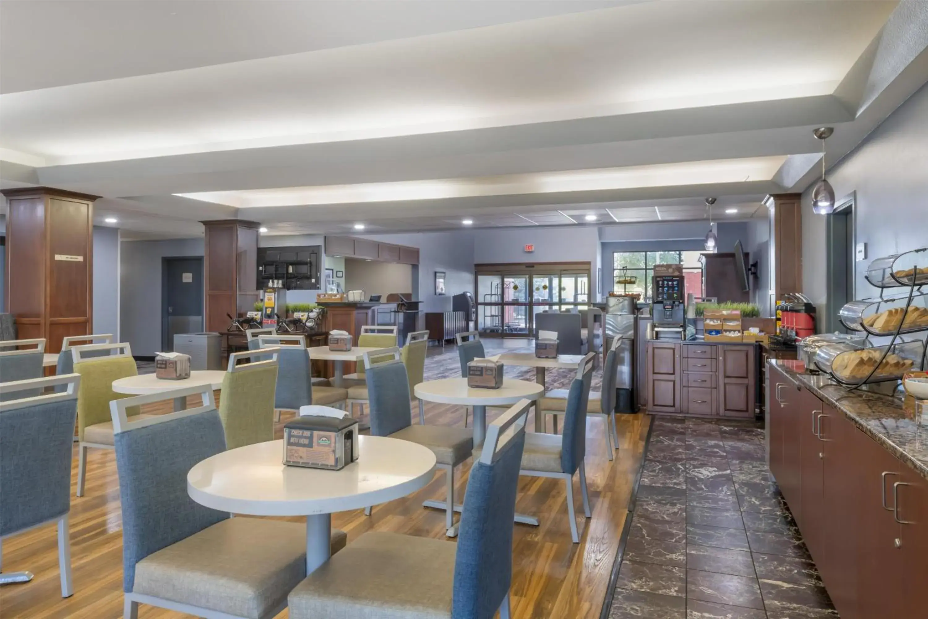 Breakfast in Best Western Plus Eau Claire Conference Center Breakfast in Best Western Plus Eau Claire Conference Center