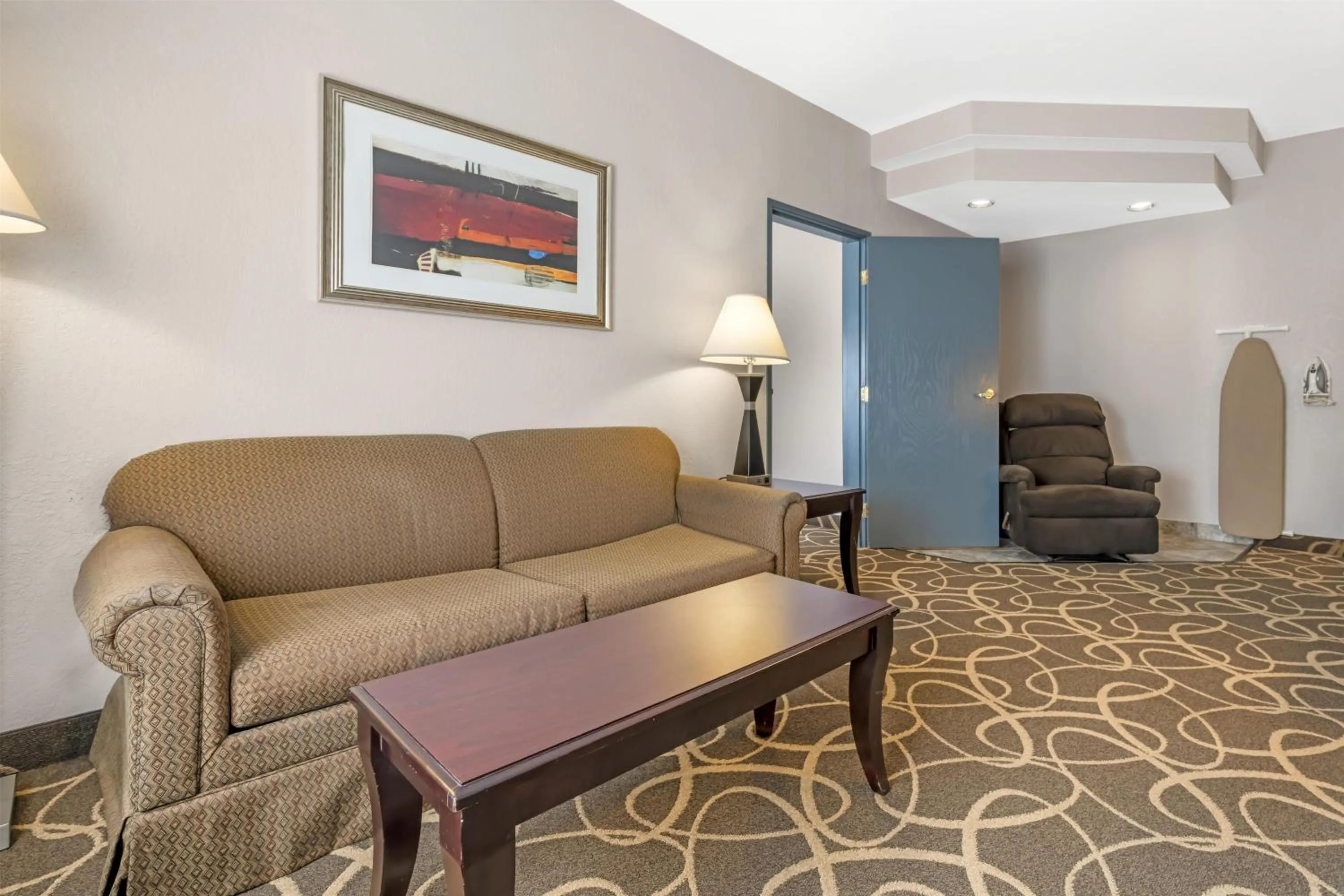 Bedroom in Best Western Plus Eau Claire Conference Center