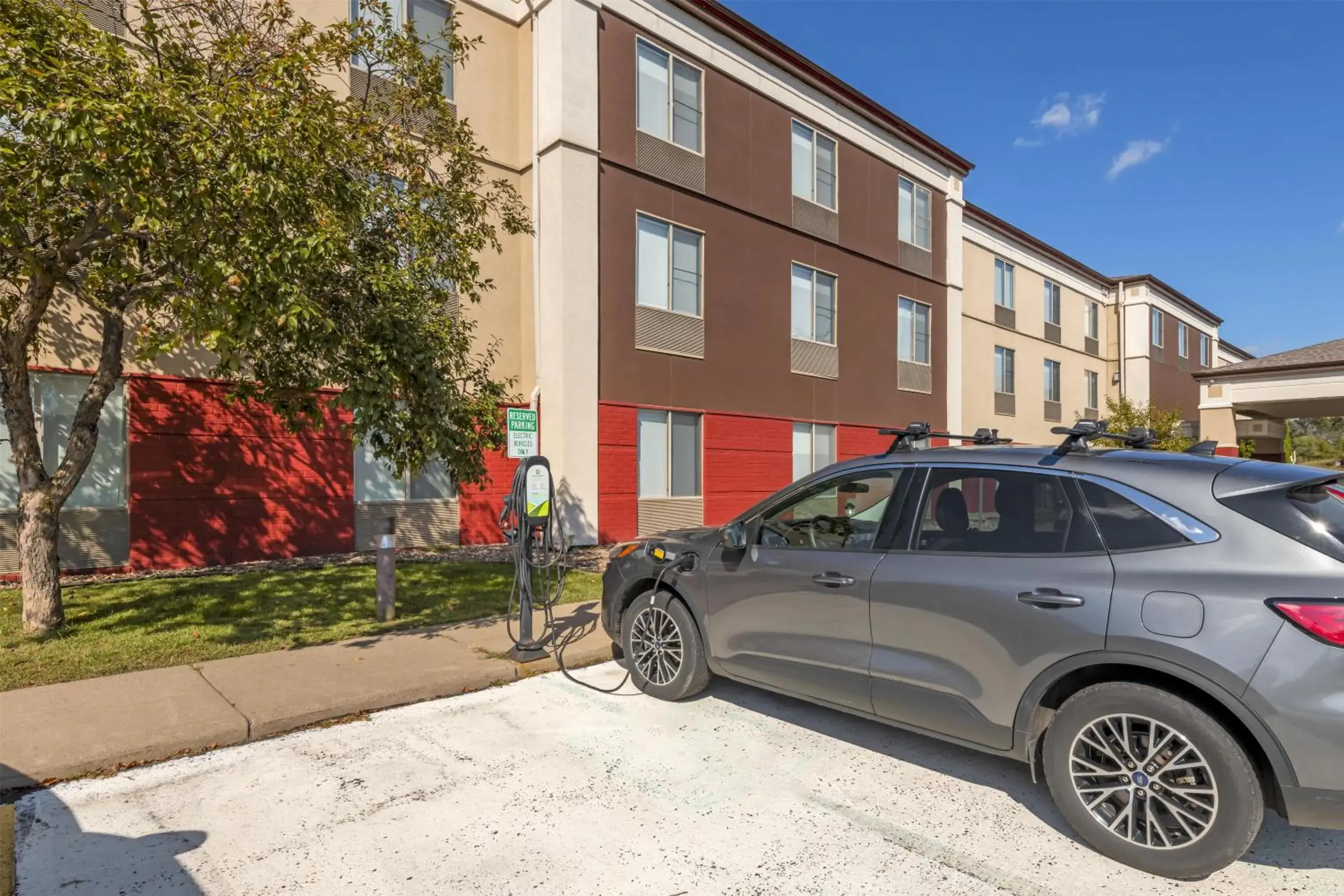 Property building in Best Western Plus Eau Claire Conference Center Property building in Best Western Plus Eau Claire Conference Center