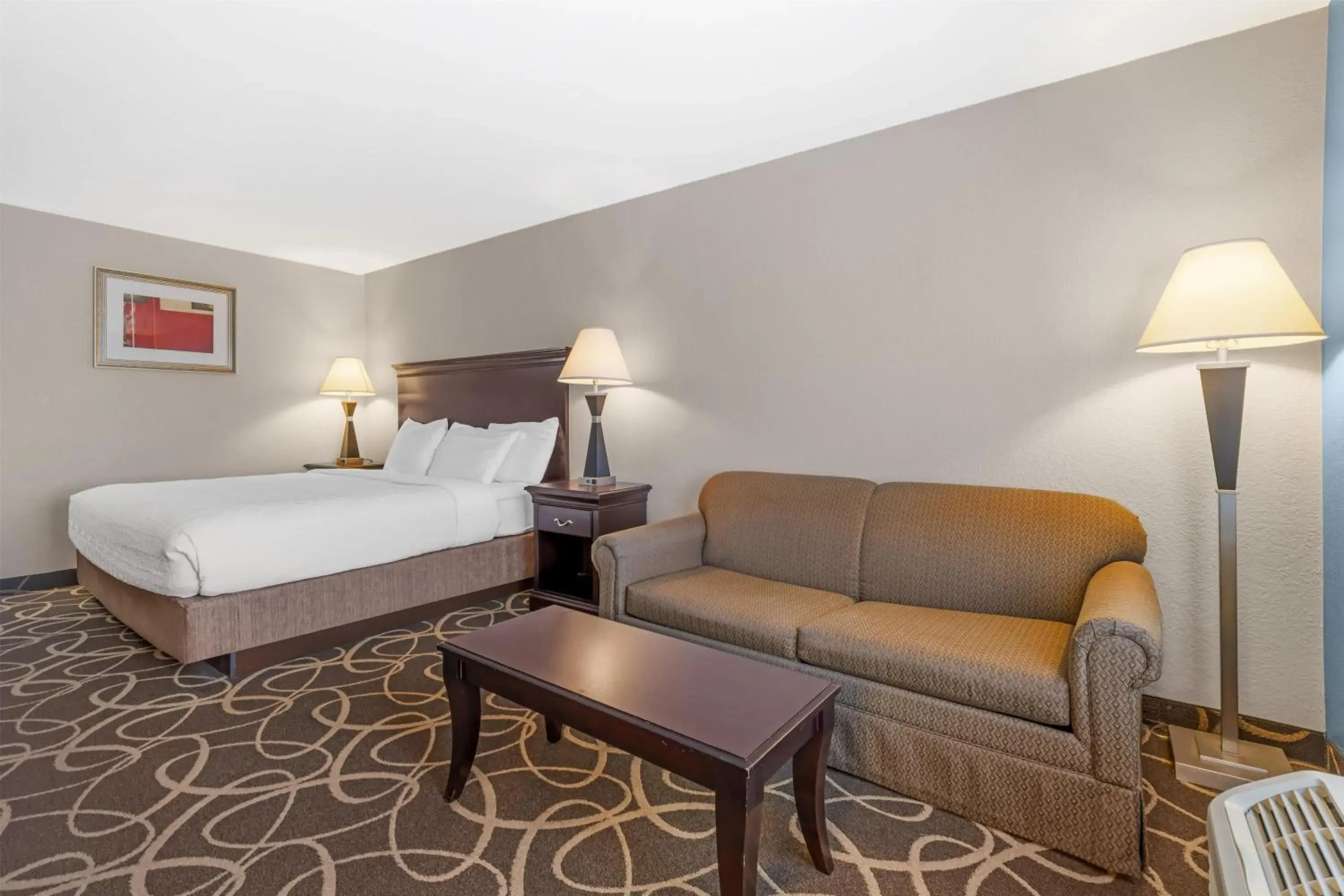 Bedroom, Bed in Best Western Plus Eau Claire Conference Center Bedroom, Bed in Best Western Plus Eau Claire Conference Center