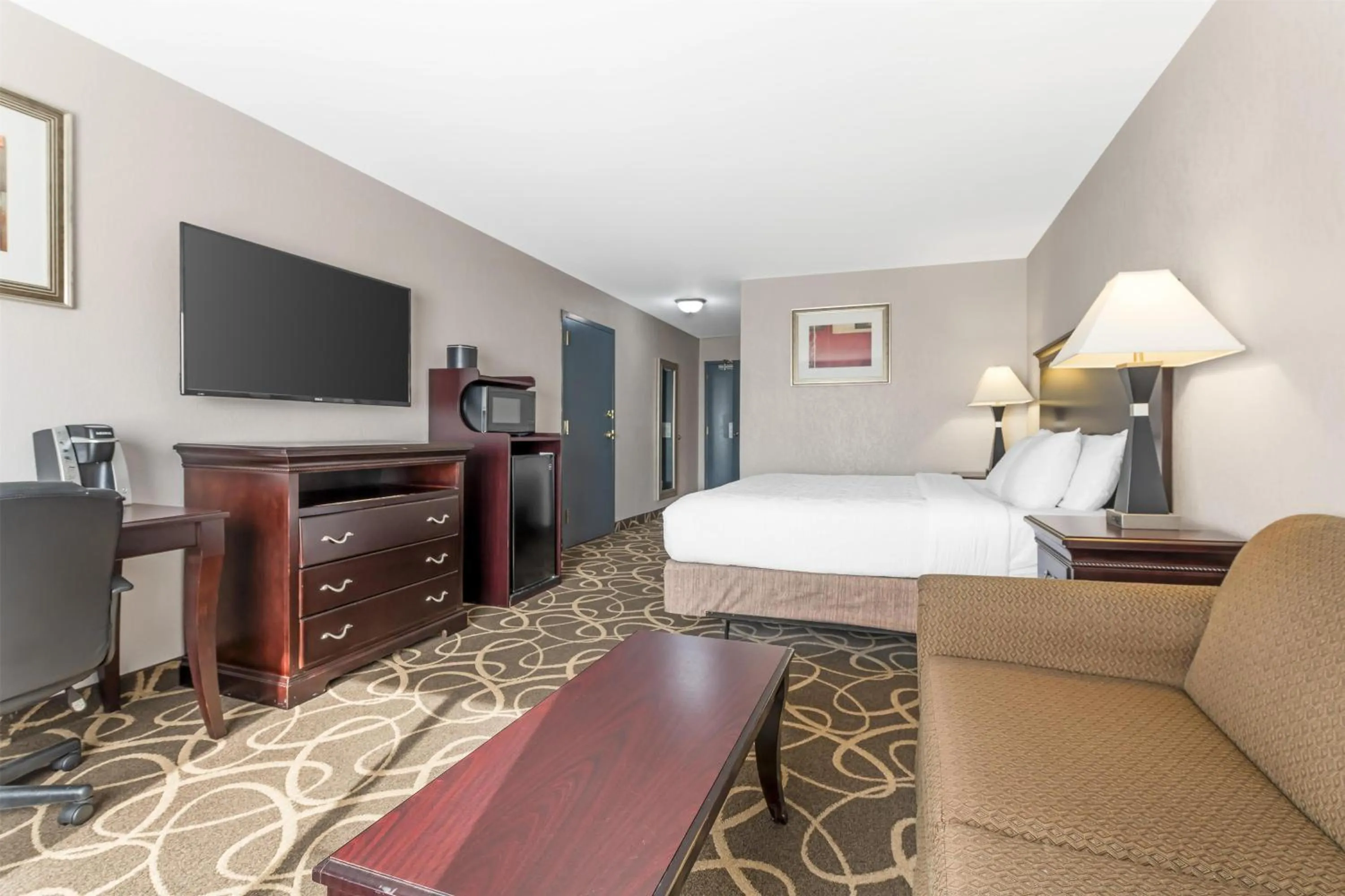 Bedroom, Bed in Best Western Plus Eau Claire Conference Center