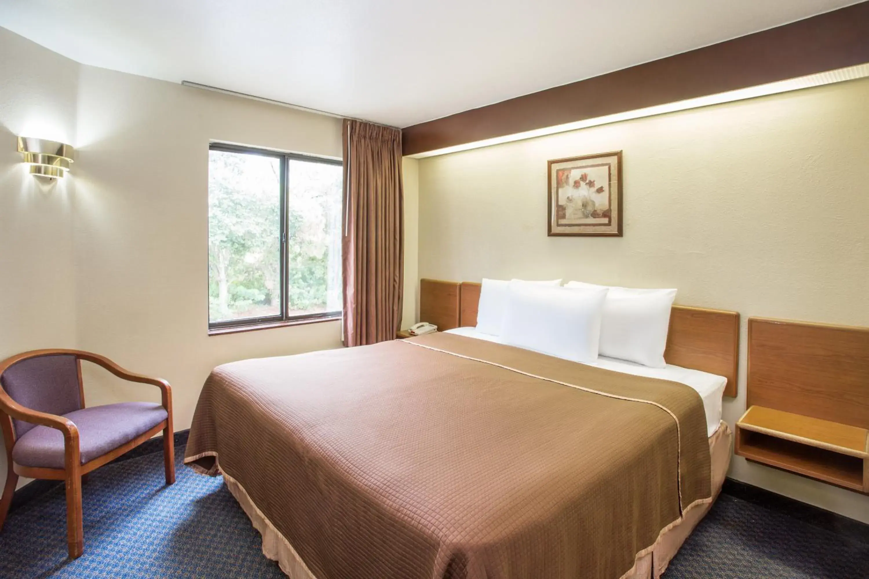 Bedroom, Bed in Travelodge by Wyndham Fort Myers Airport Bedroom, Bed in Travelodge by Wyndham Fort Myers Airport