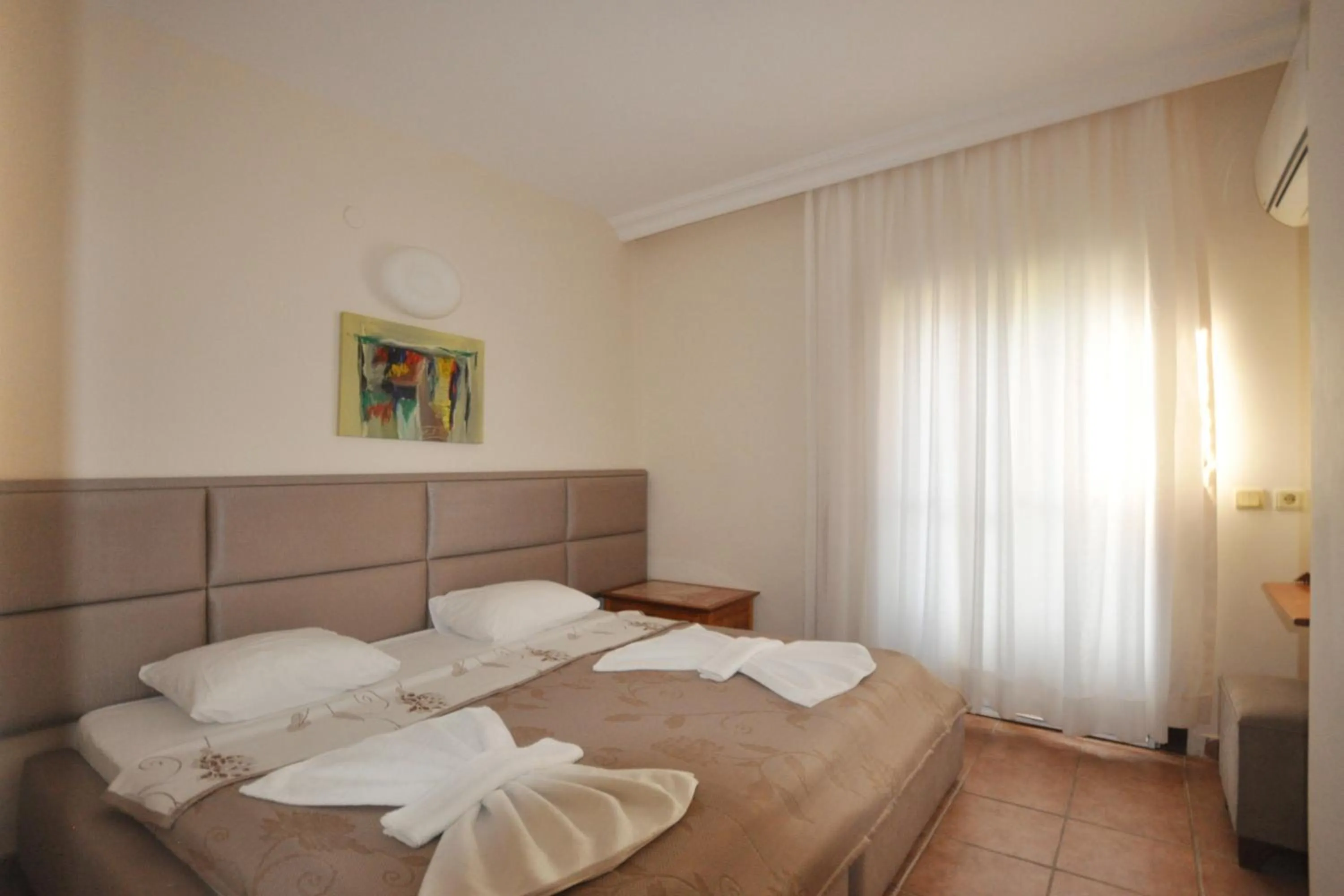 Bedroom, Bed in Ford Hotel