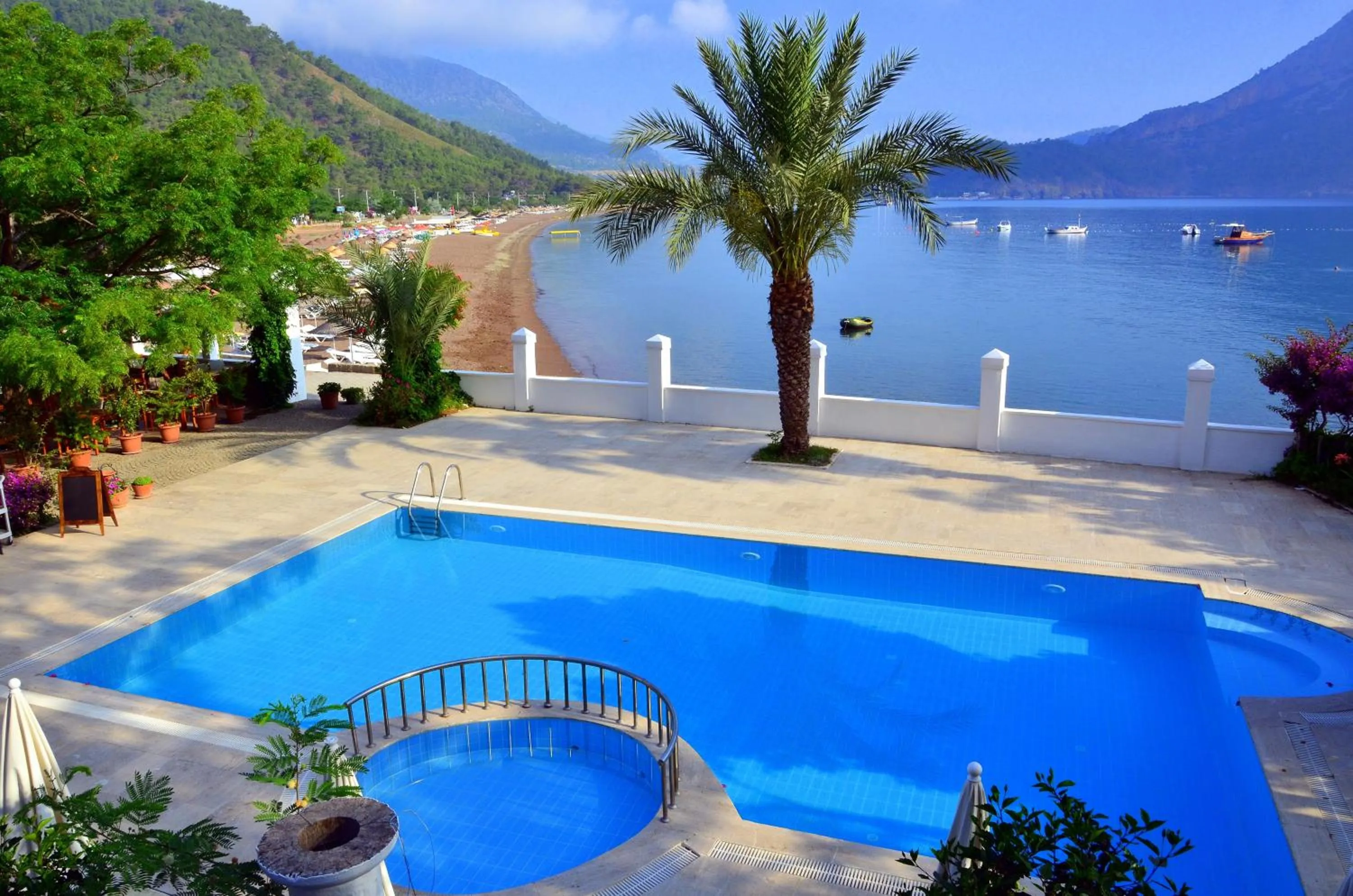 Swimming pool in Ford Hotel