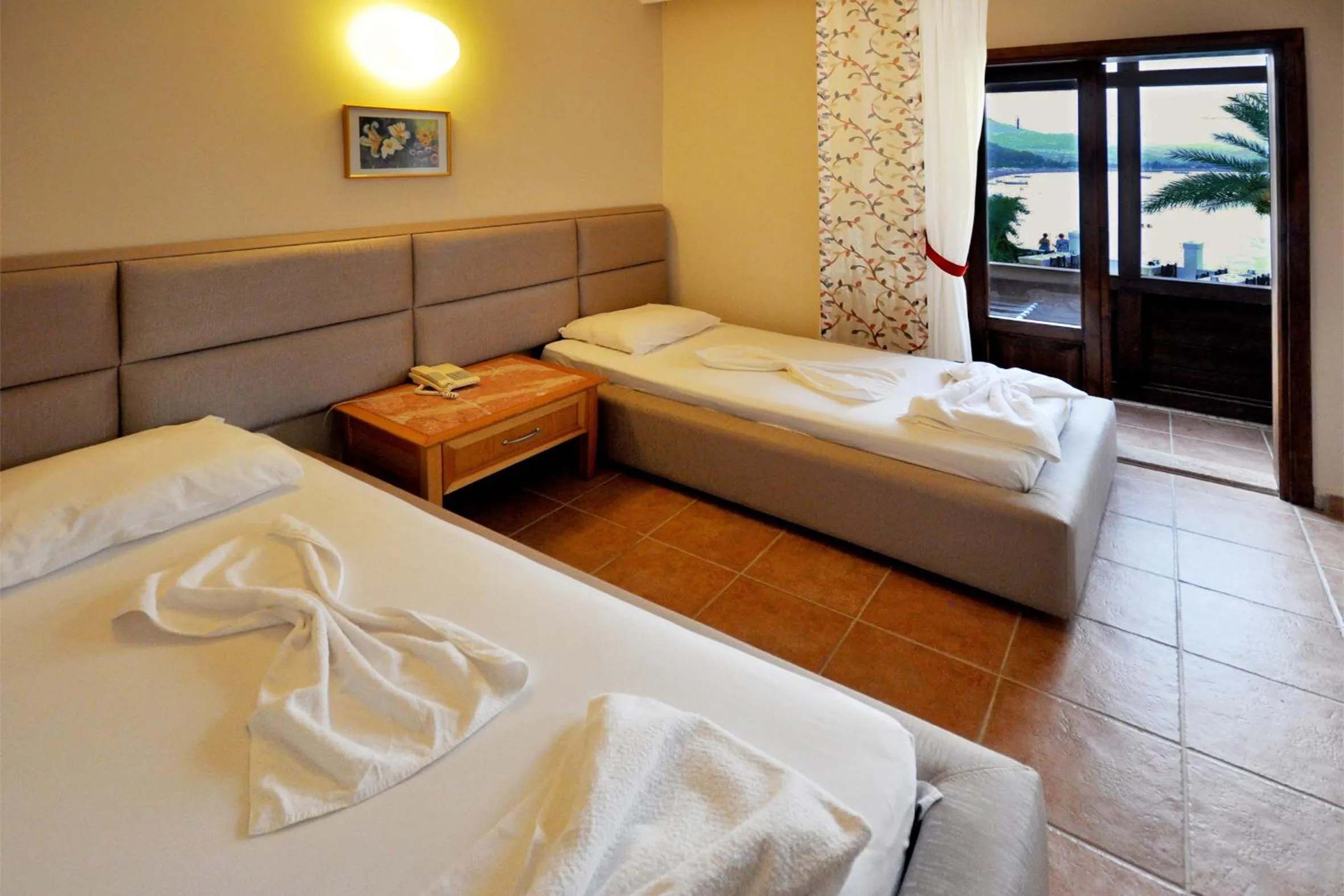 Bedroom, Bed in Ford Hotel