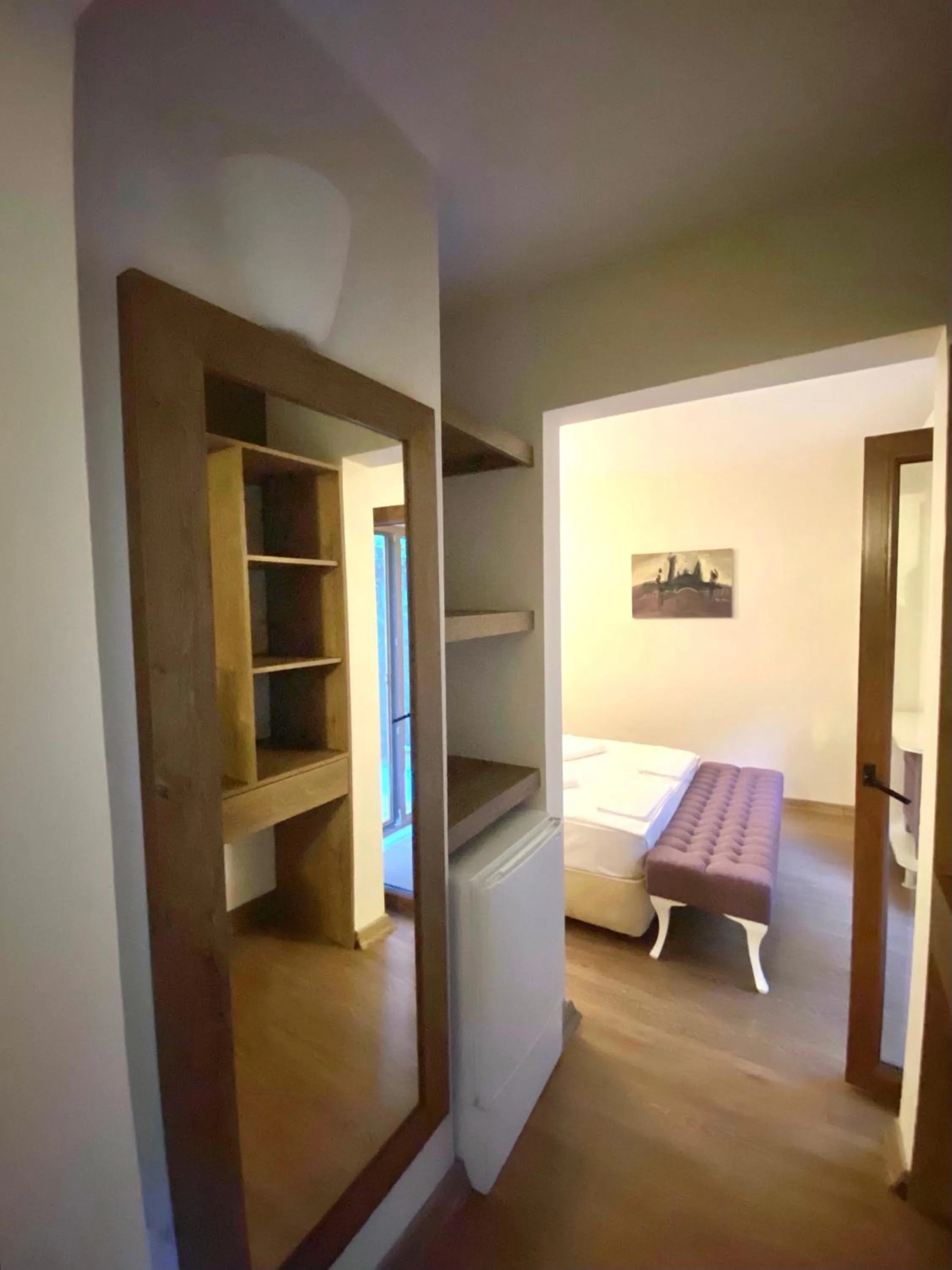 Bedroom, Bed in Ford Hotel