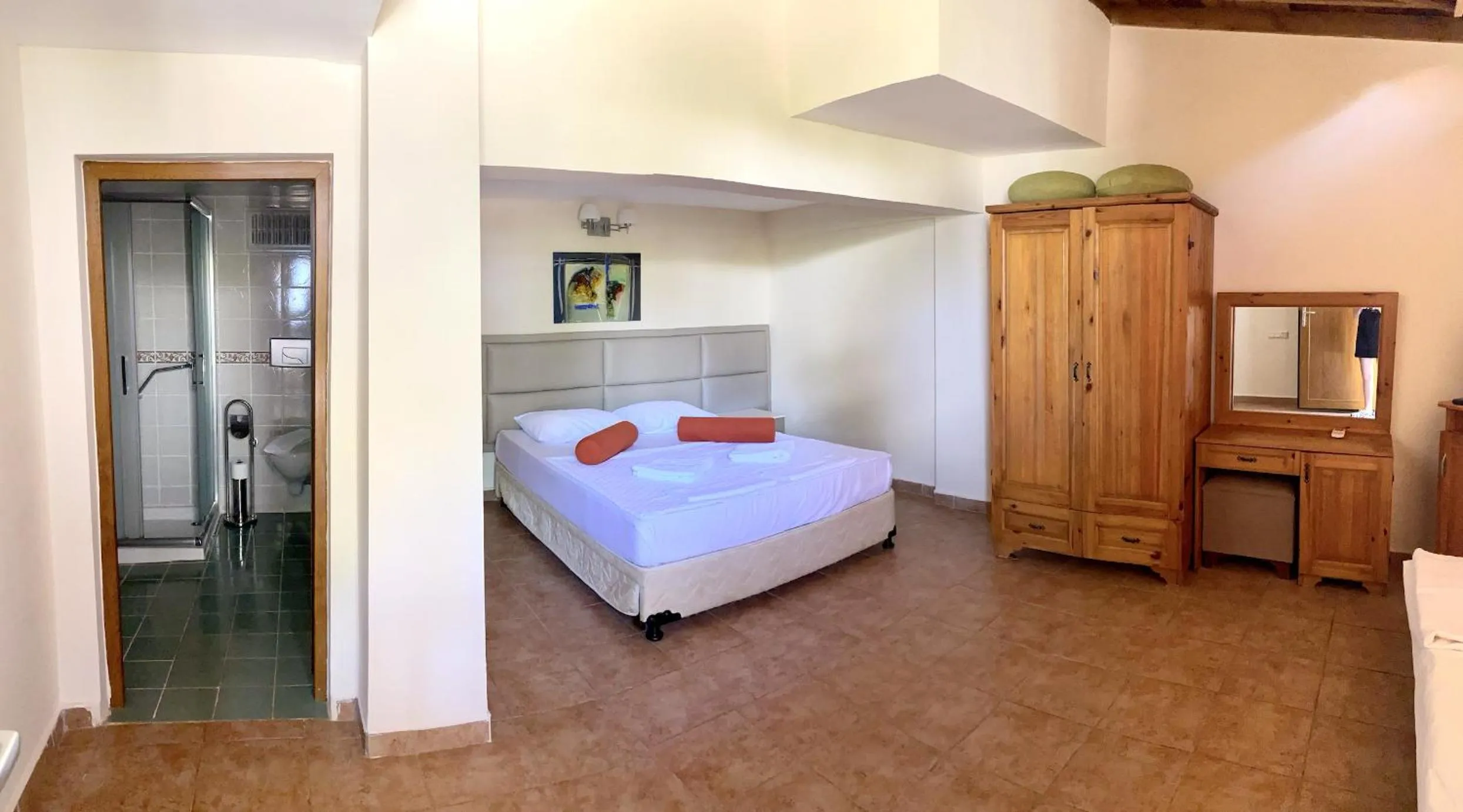 Bedroom, Bed in Ford Hotel