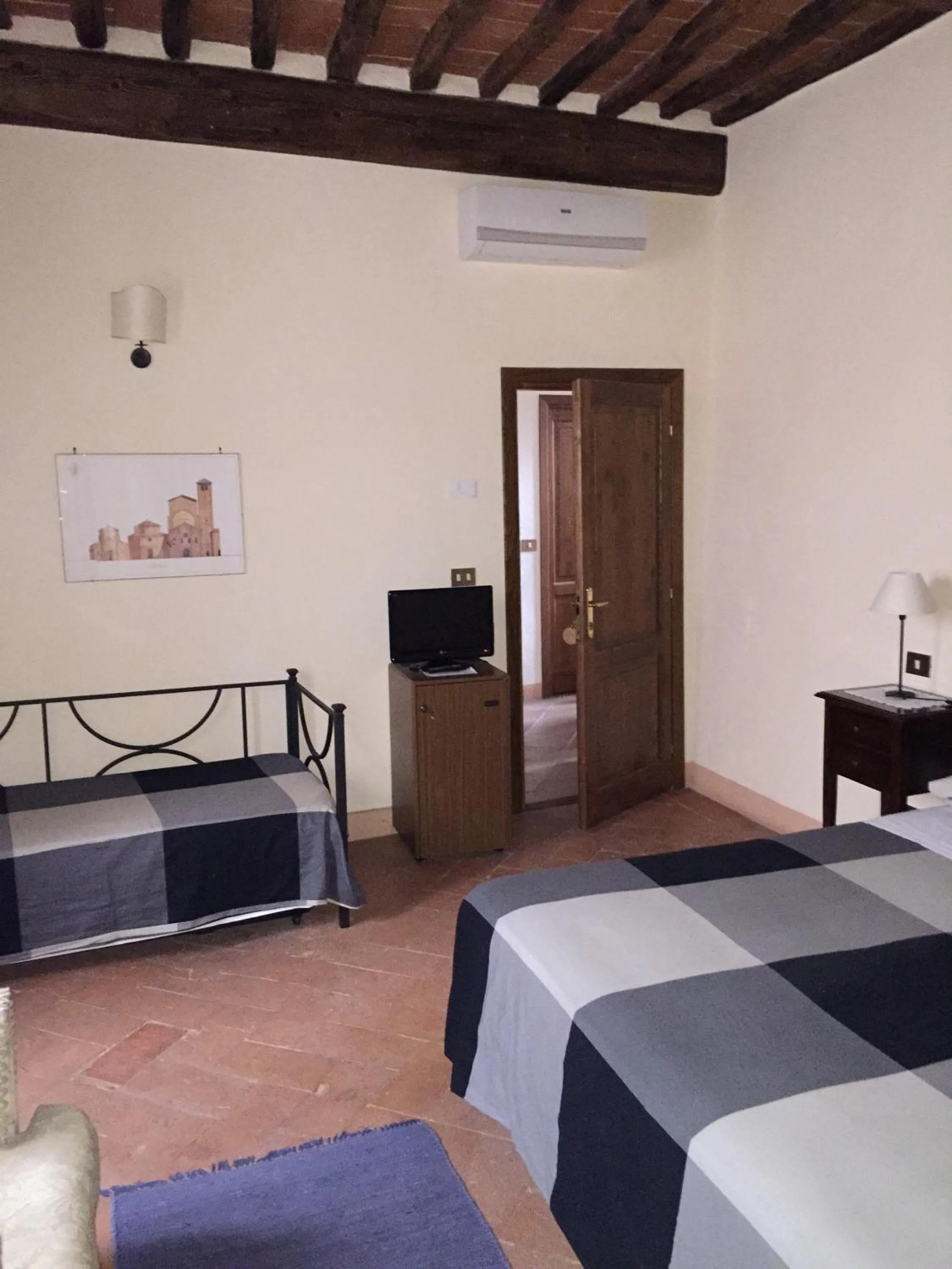 Decorative detail, Bed in Locanda Petrella