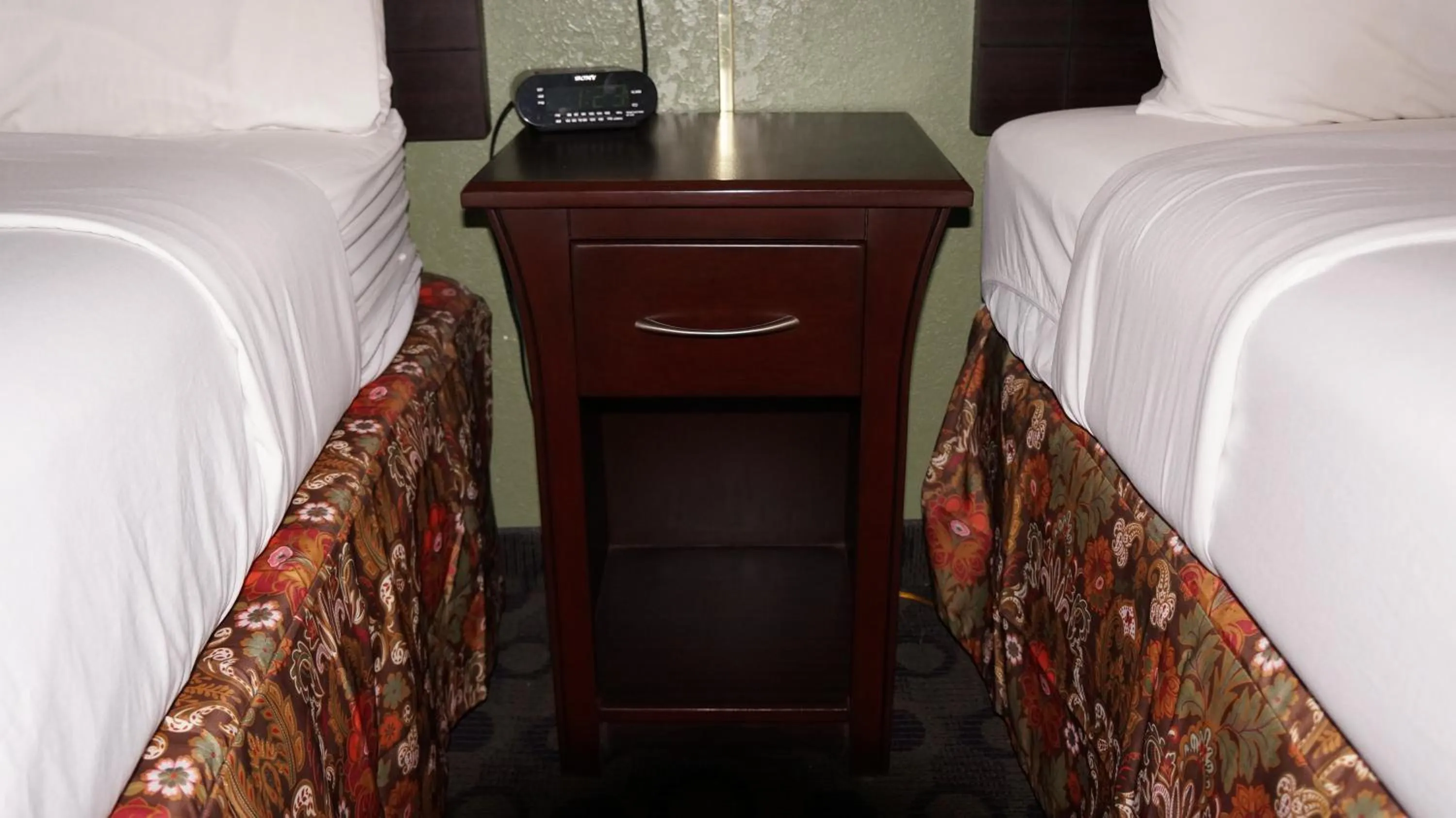 Decorative detail, Bed in Regency Inn Pittsburg