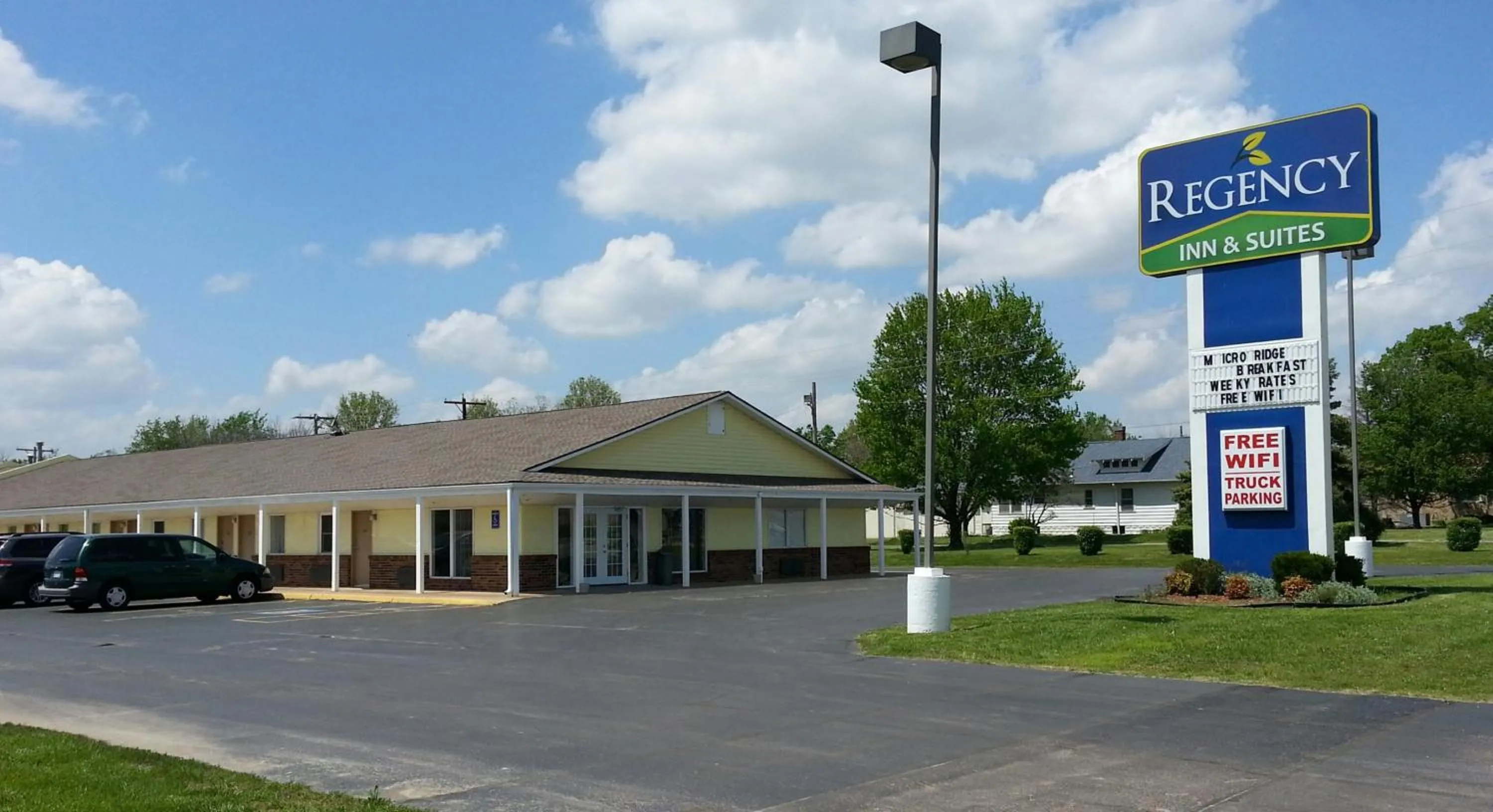 Property building in Regency Inn Pittsburg