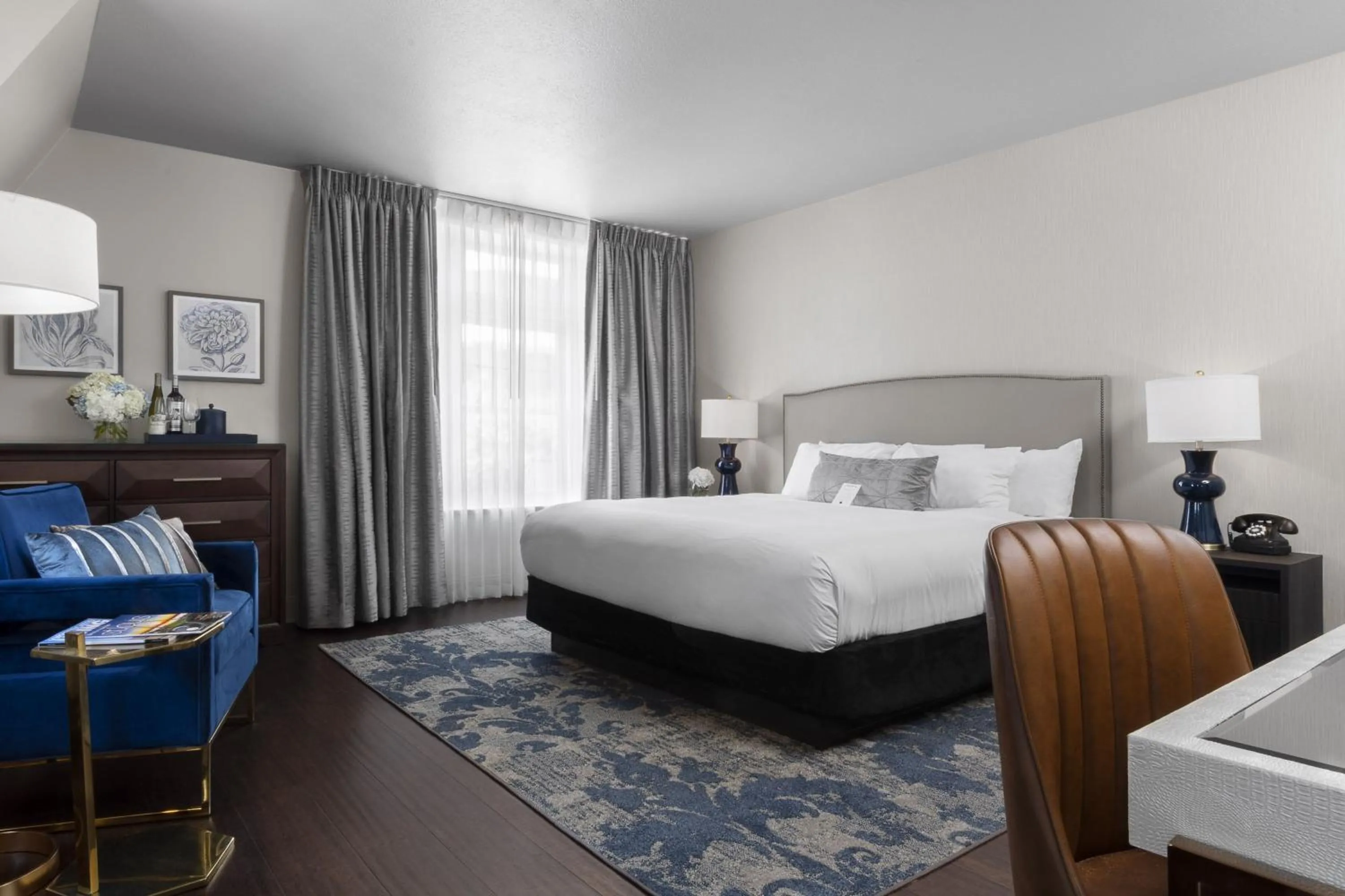 Photo of the whole room, Bed in Seven Gables Inn, St Louis West, a Tribute Portfolio Hotel