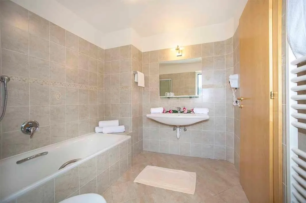 Bathroom in Hotel Garni Morene