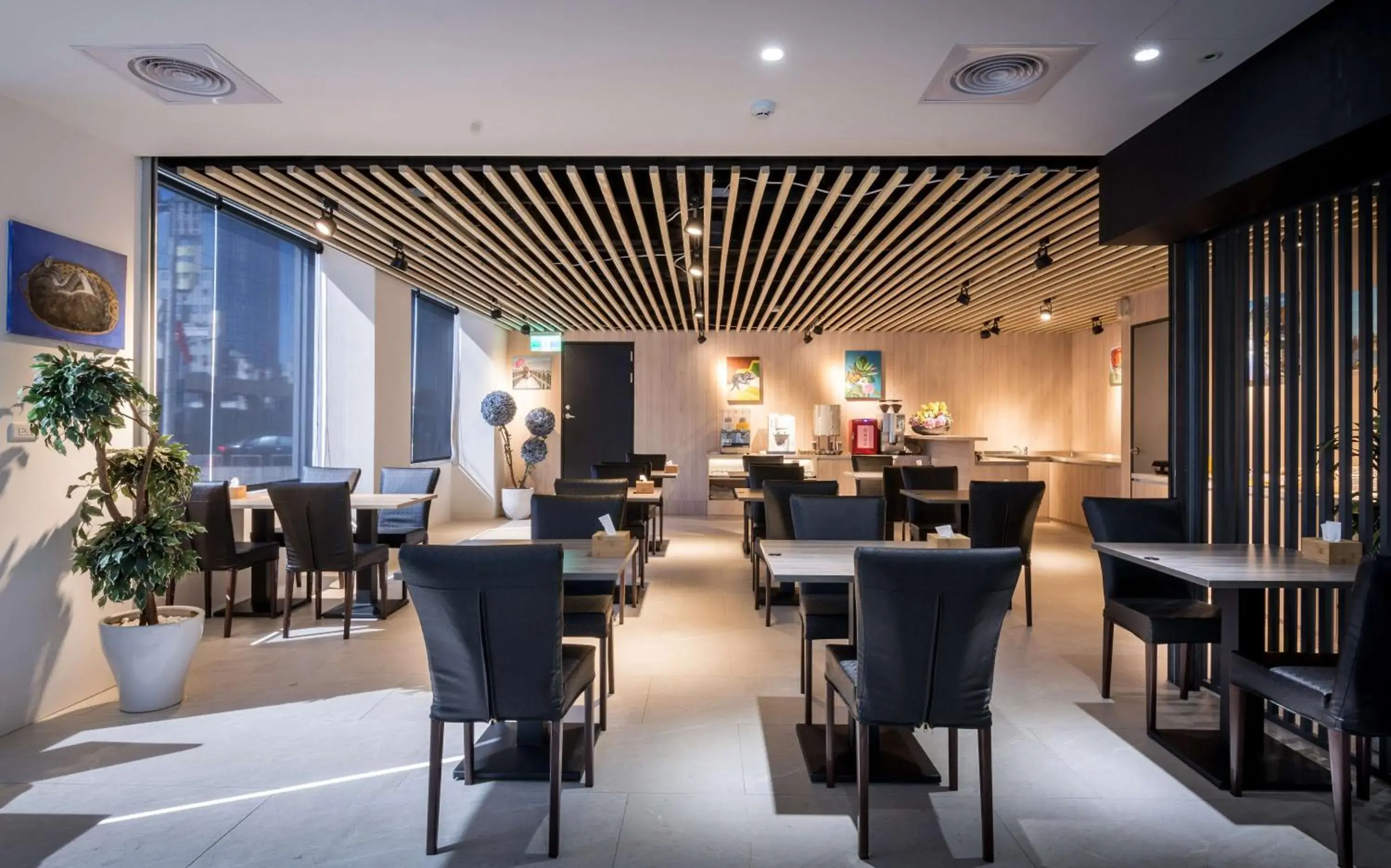 Restaurant/places to eat in D D Hotel Restaurant/places to eat in D D Hotel