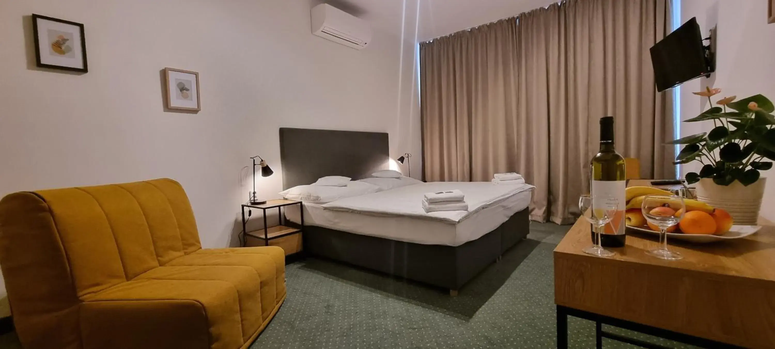 Bed in Hotel Legie Bed in Hotel Legie