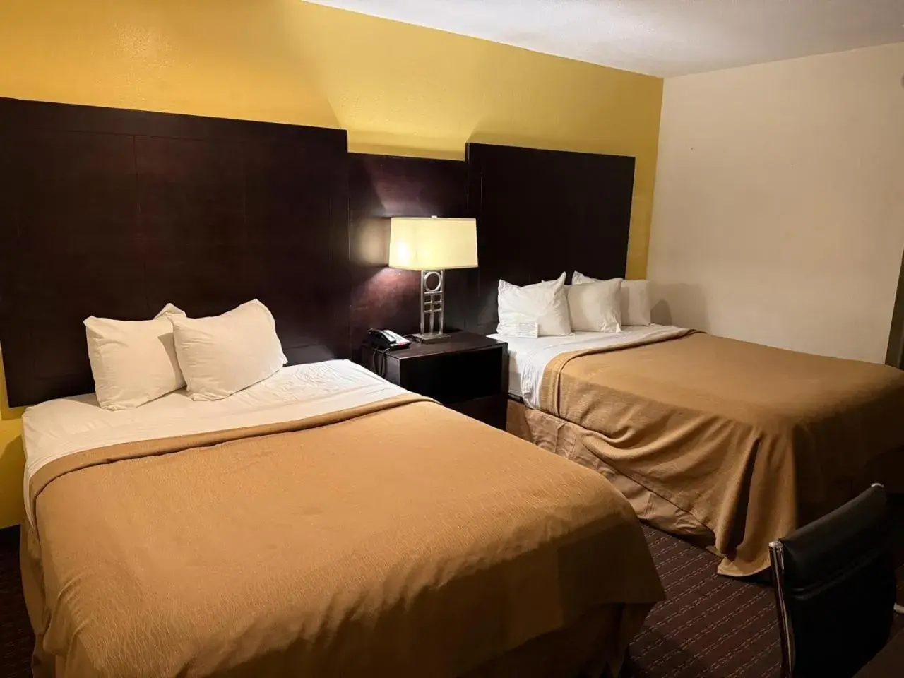 Queen Room with Two Queen Beds in Hollister Inn Queen Room with Two Queen Beds in Hollister Inn