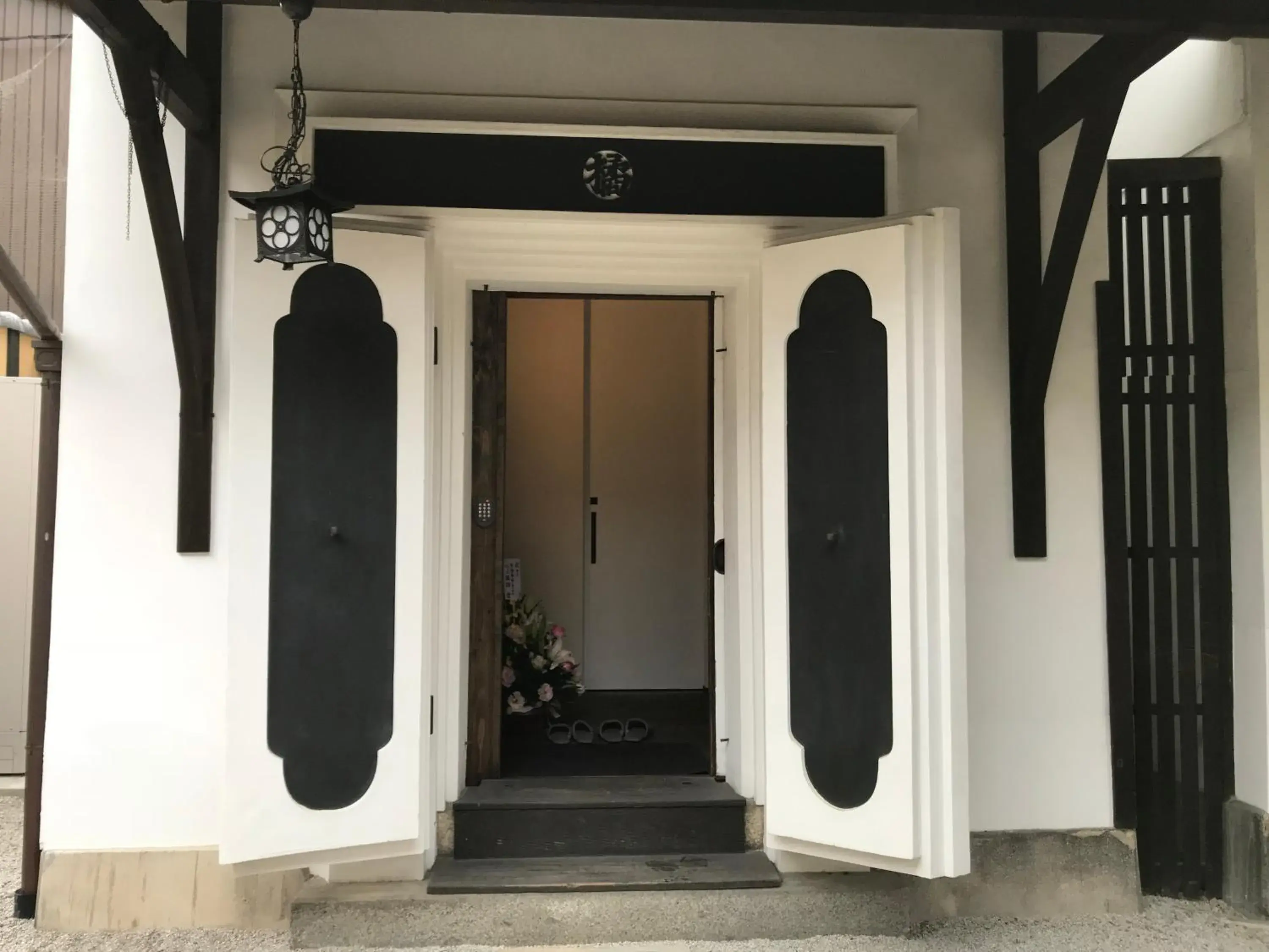 Facade/entrance in ShikiShiki Shinra Facade/entrance in ShikiShiki Shinra