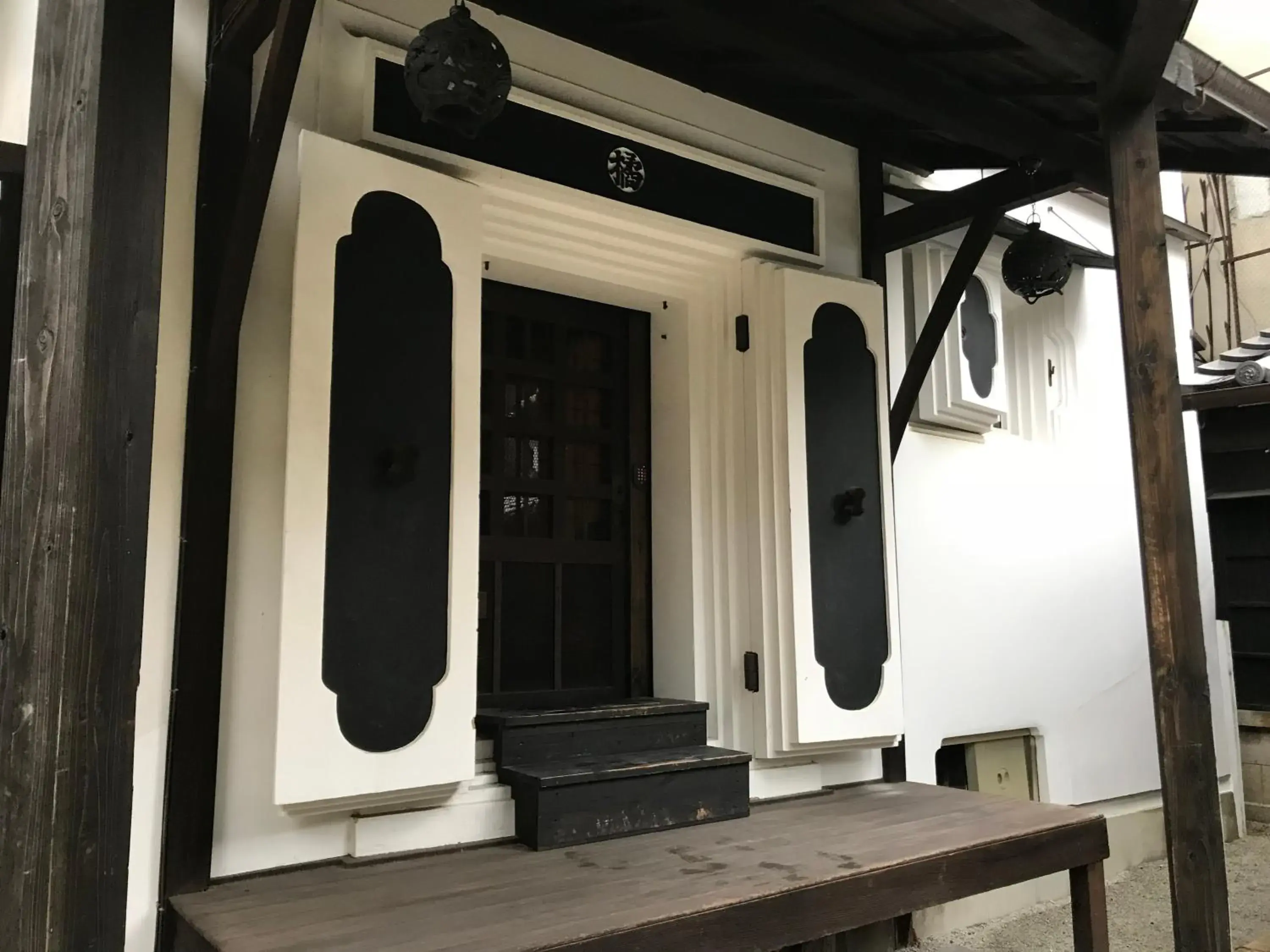 Facade/entrance in ShikiShiki Shinra Facade/entrance in ShikiShiki Shinra