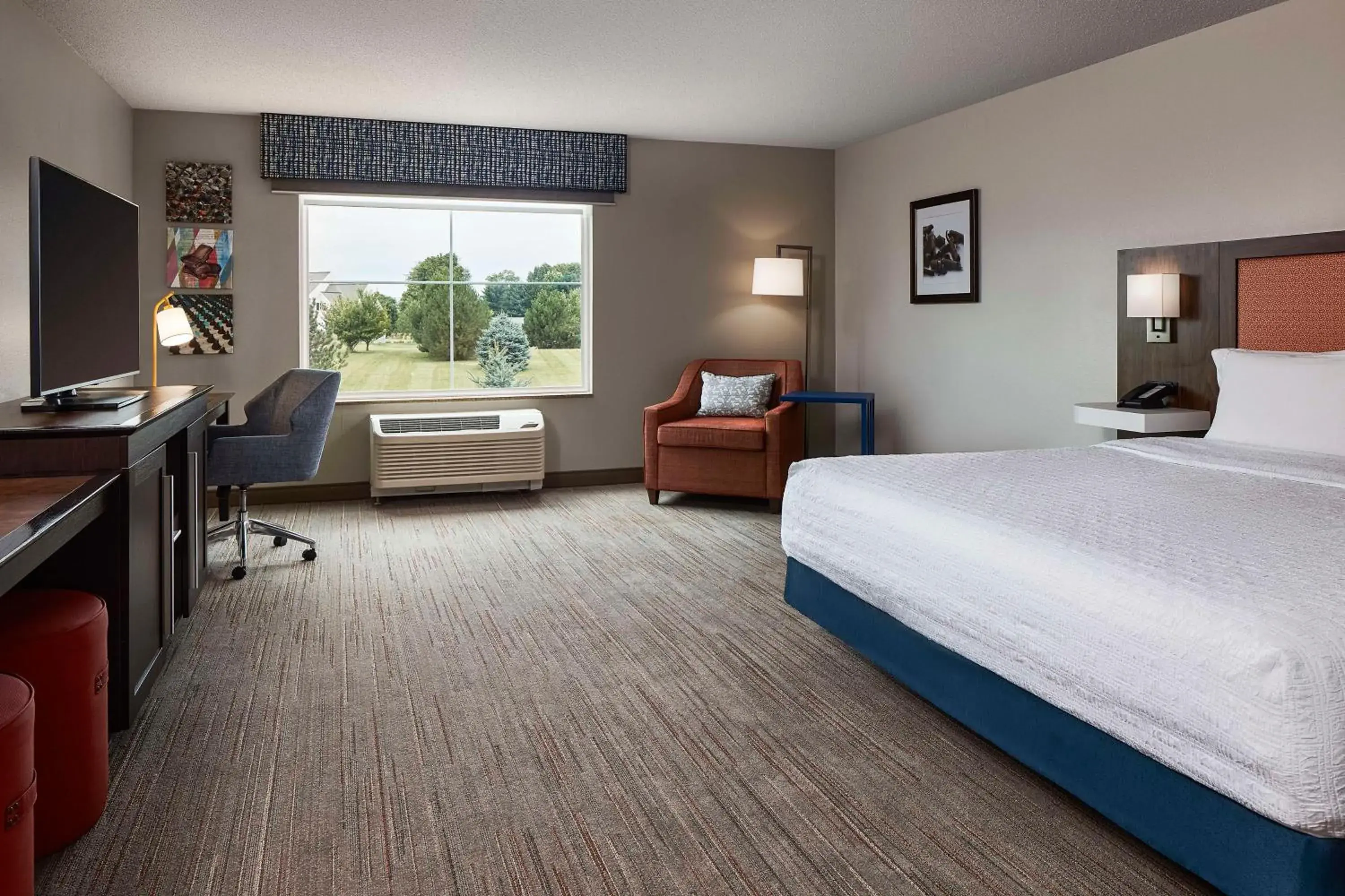 Bed in Hampton Inn & Suites Hershey Near the Park Bed in Hampton Inn & Suites Hershey Near the Park