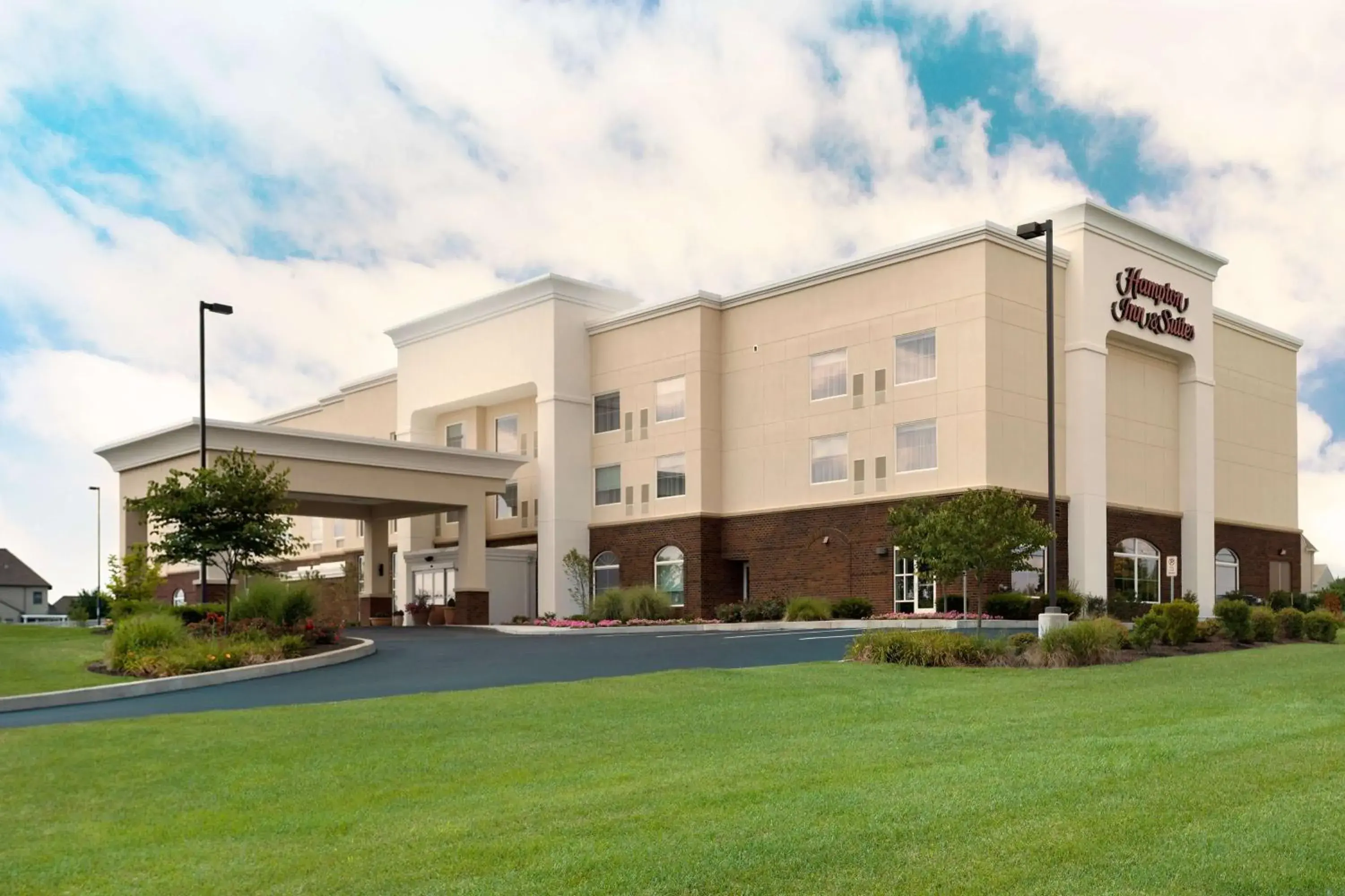 Property building in Hampton Inn & Suites Hershey Near the Park Property building in Hampton Inn & Suites Hershey Near the Park