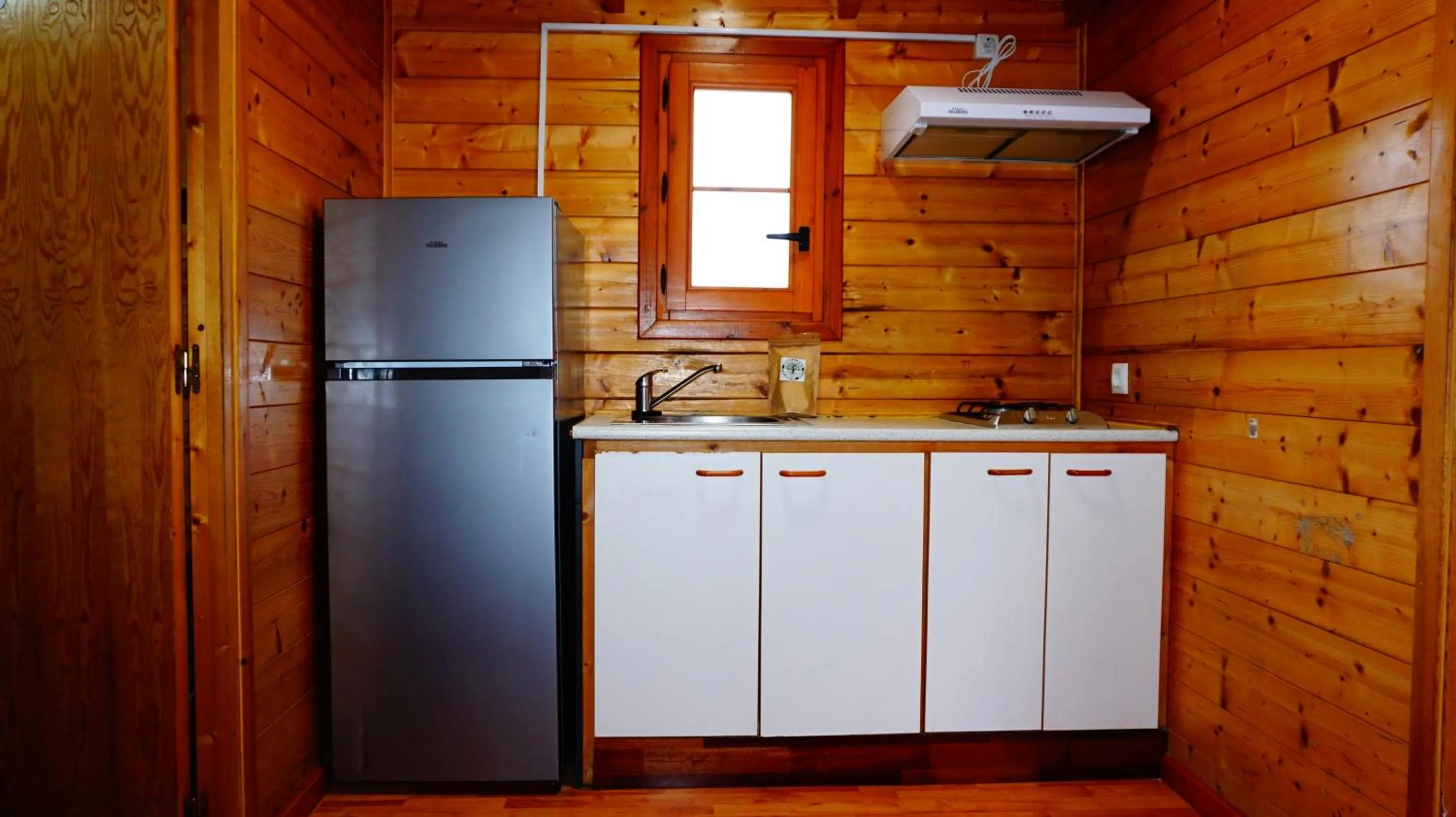 Kitchen or kitchenette in Bungalows Park Albufera