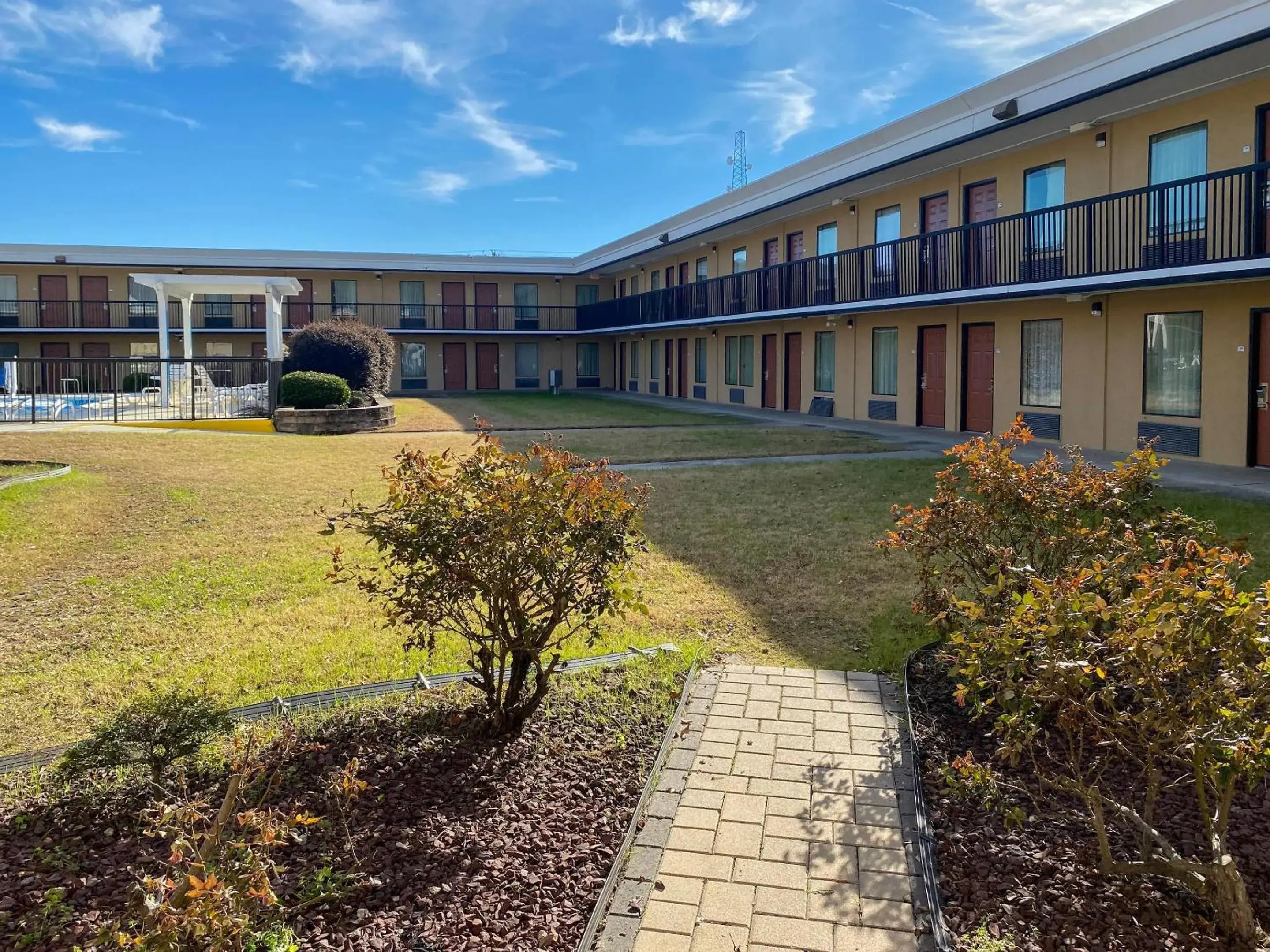 Property building in Quality Inn Elizabeth City near University Property building in Quality Inn Elizabeth City near University