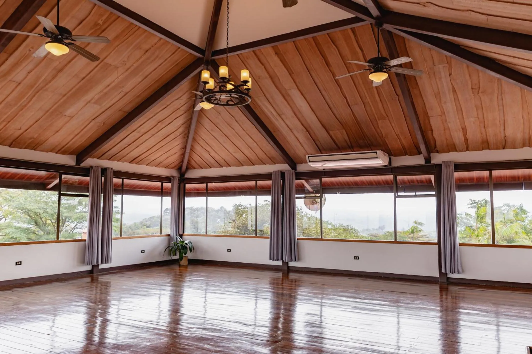 Meeting/conference room in Villa Blanca Cloud Forest Hotel & Retreat