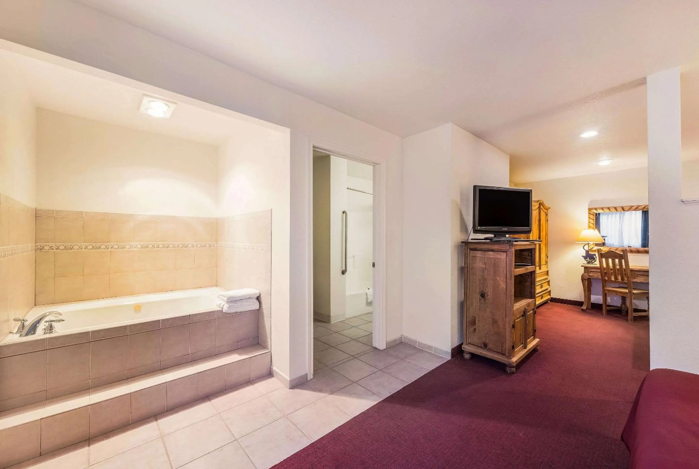 Bedroom in Rodeway Inn Decatur