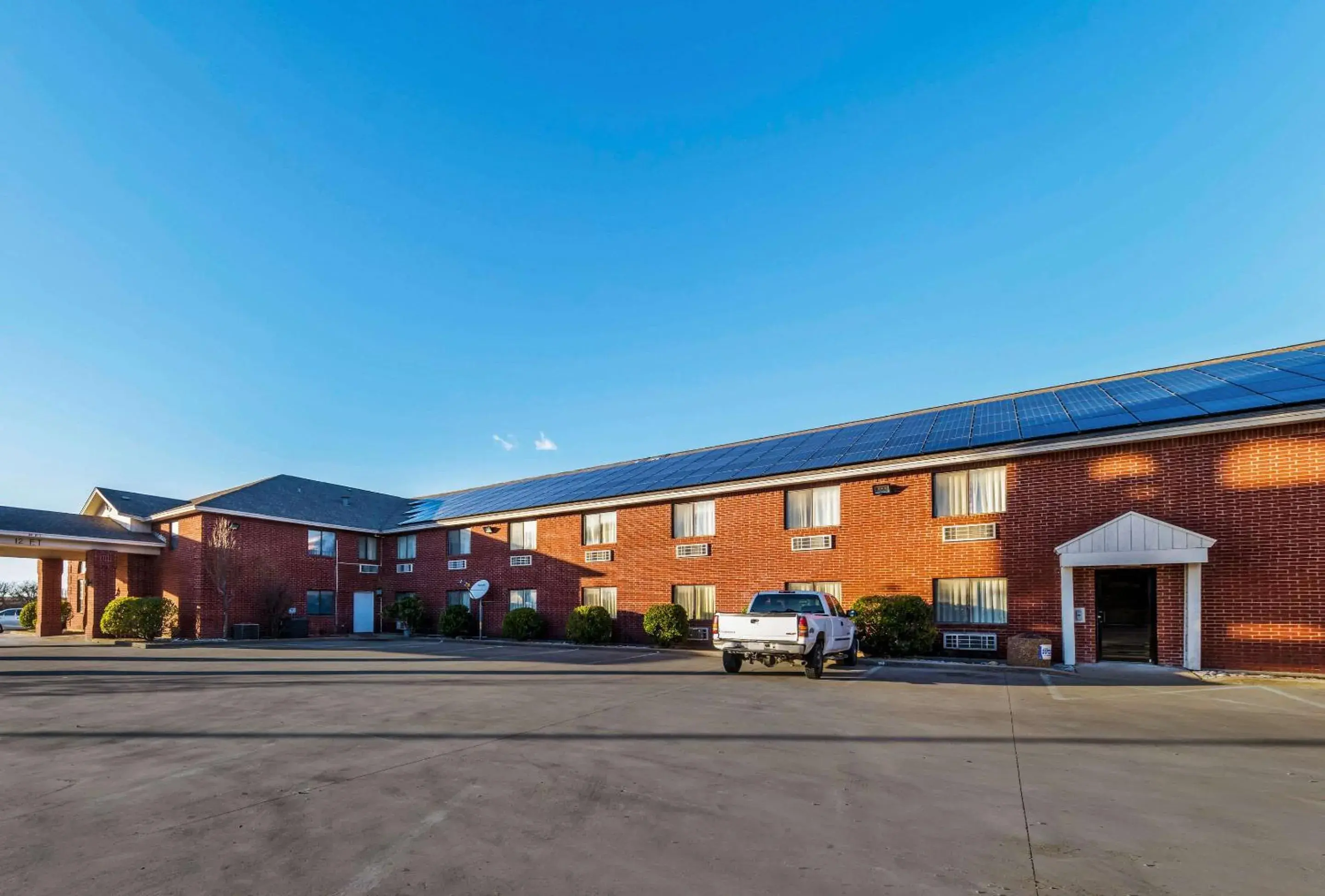 Property building in Rodeway Inn Decatur Property building in Rodeway Inn Decatur