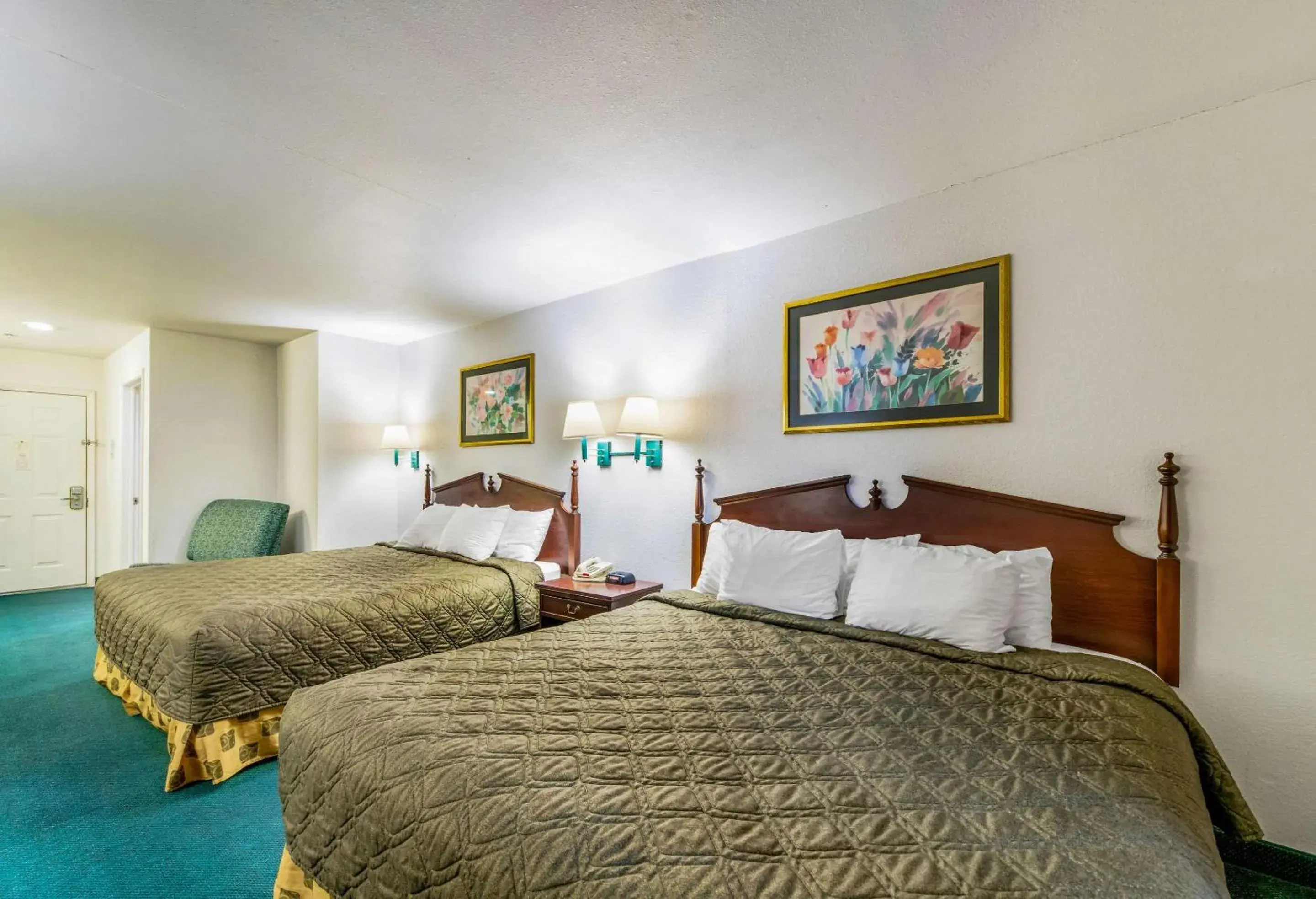 Photo of the whole room, Bed in Rodeway Inn Decatur Photo of the whole room, Bed in Rodeway Inn Decatur