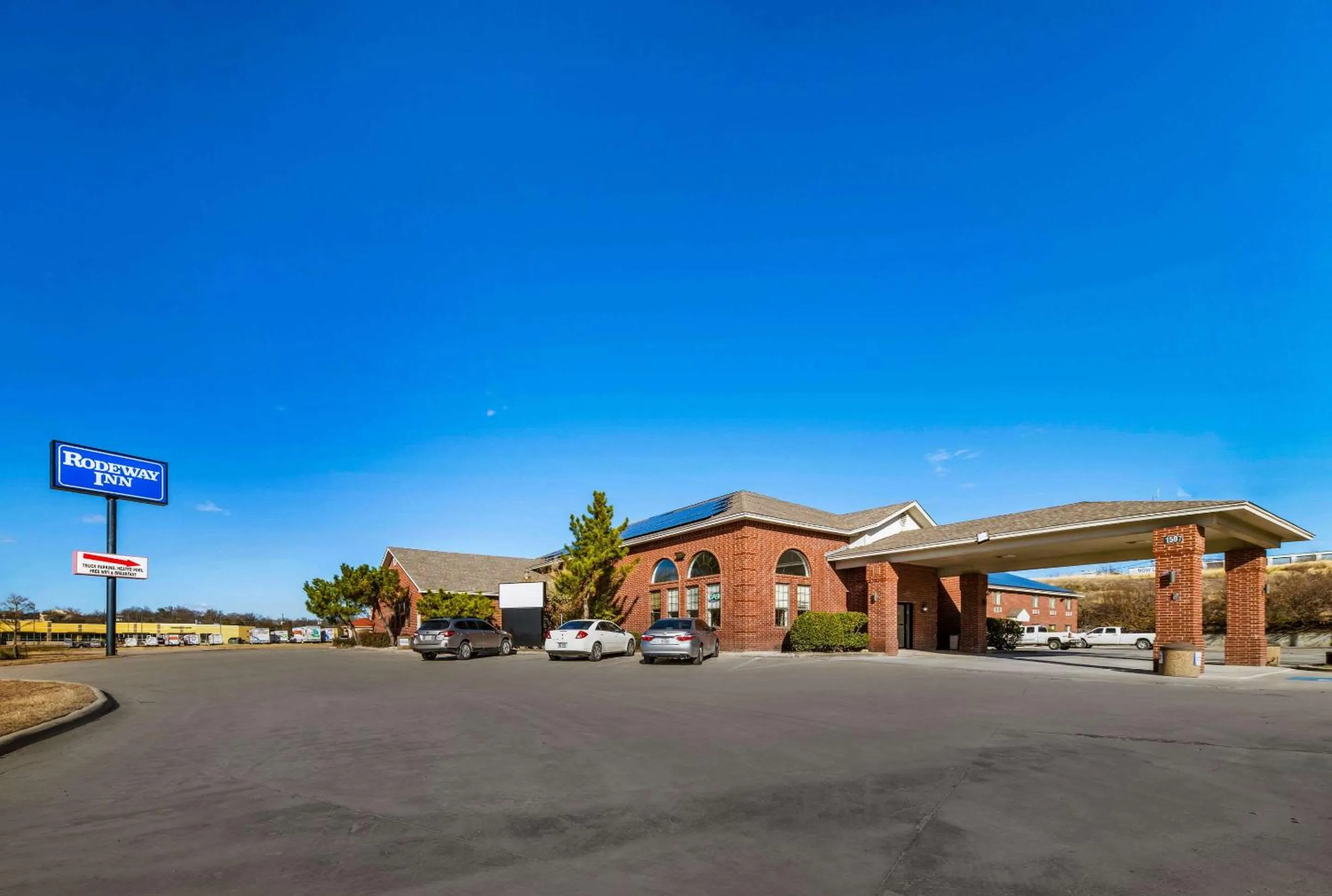 Property building in Rodeway Inn Decatur