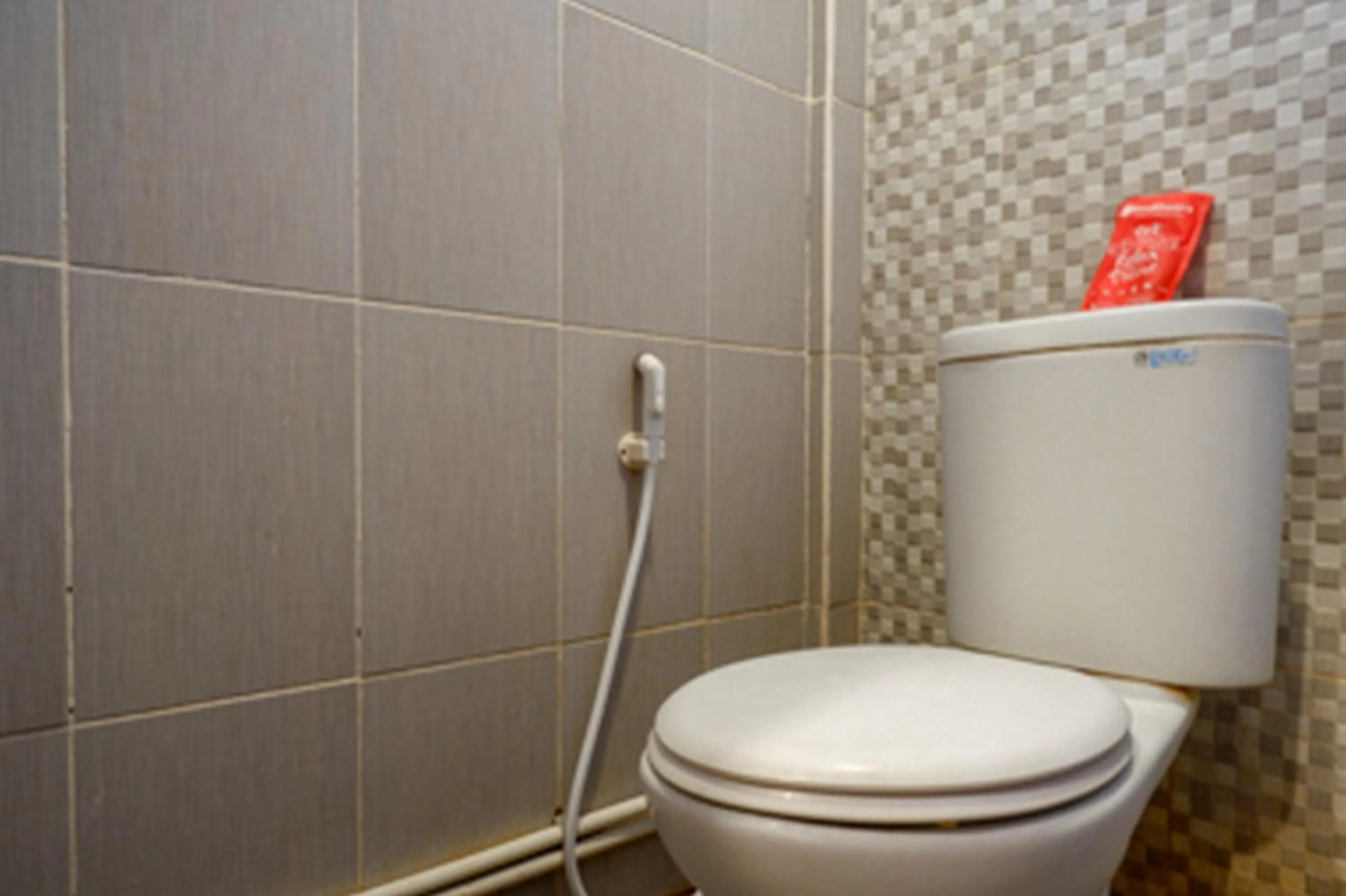 Bathroom in RedDoorz Plus near Ciputra Mall Simpang Lima 2