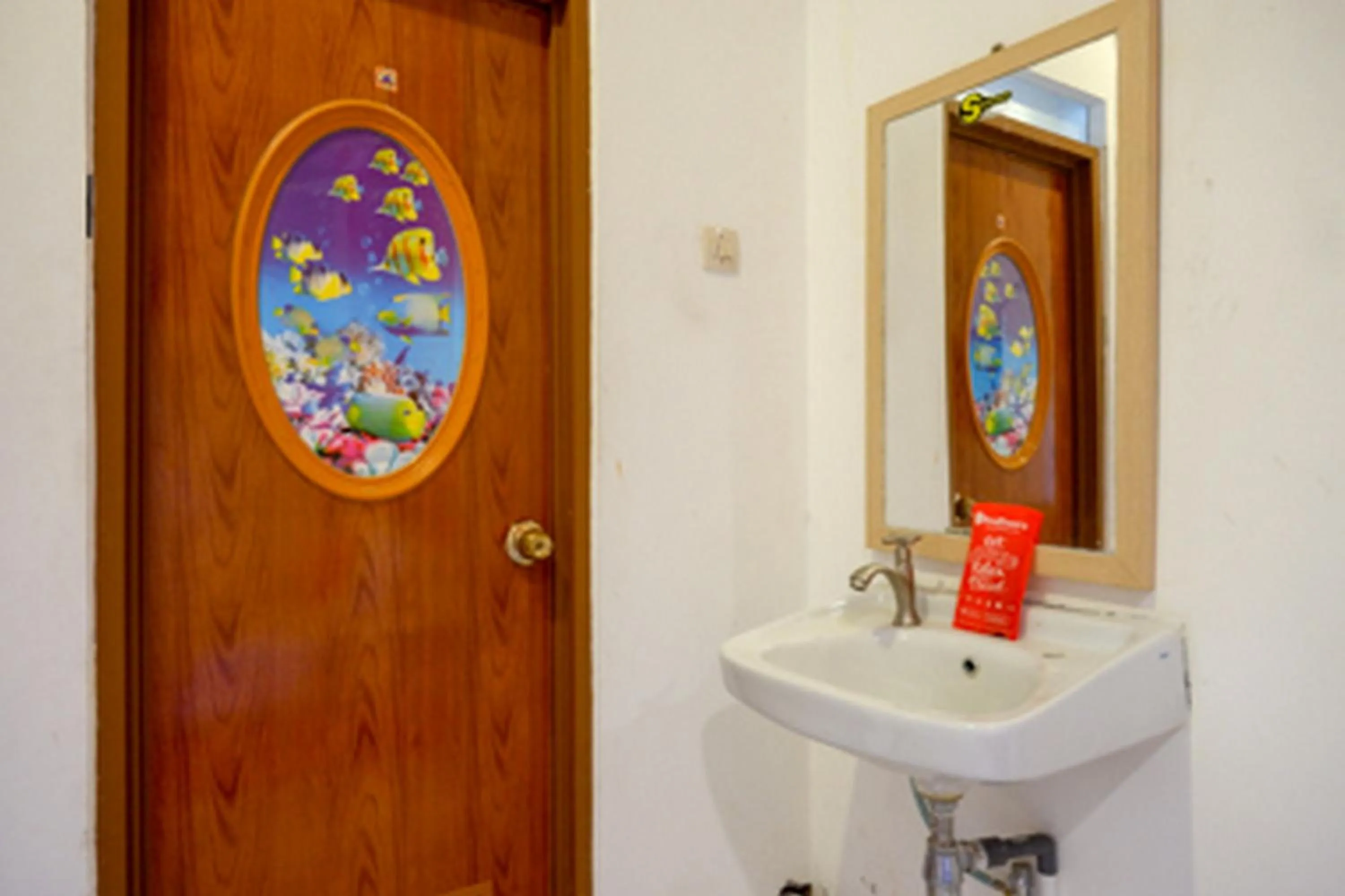 Bathroom in RedDoorz Plus near Ciputra Mall Simpang Lima 2