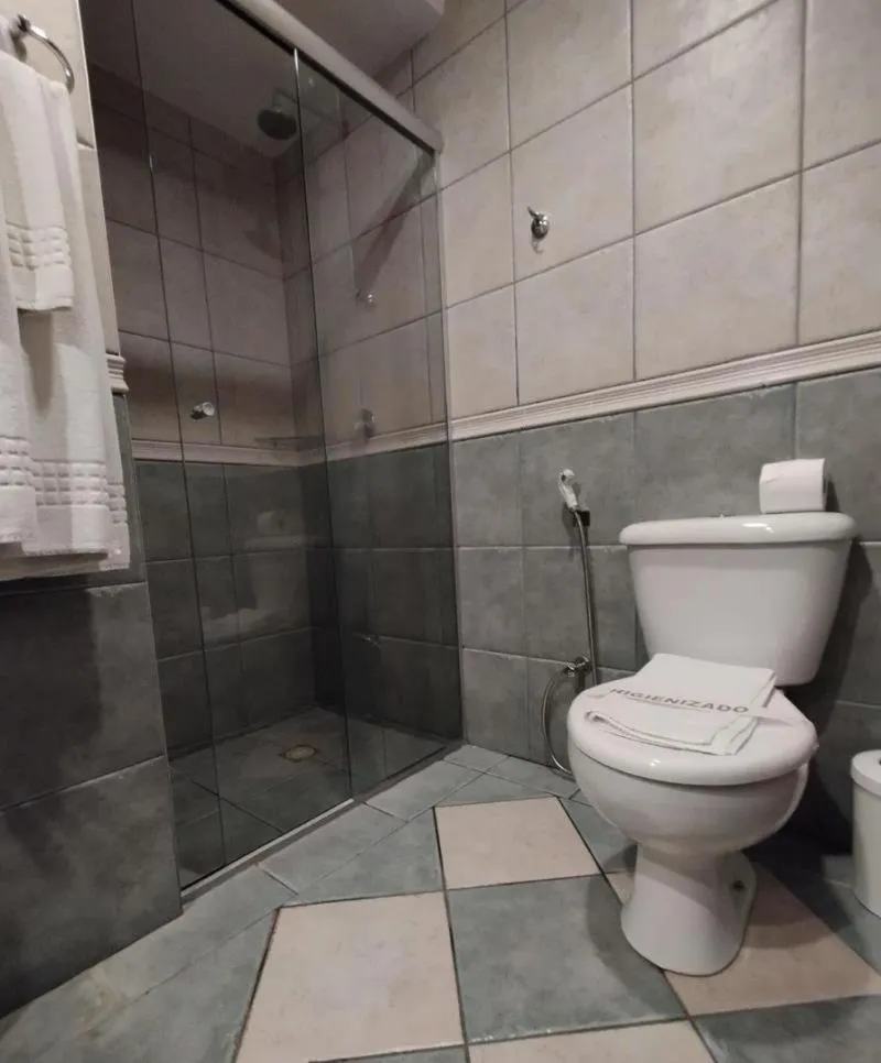 Shower in Hotel Serra Nevada