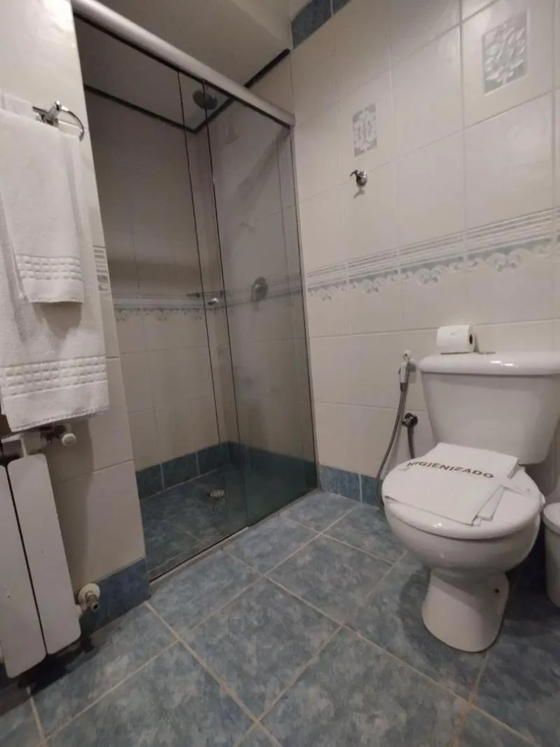 Shower in Hotel Serra Nevada