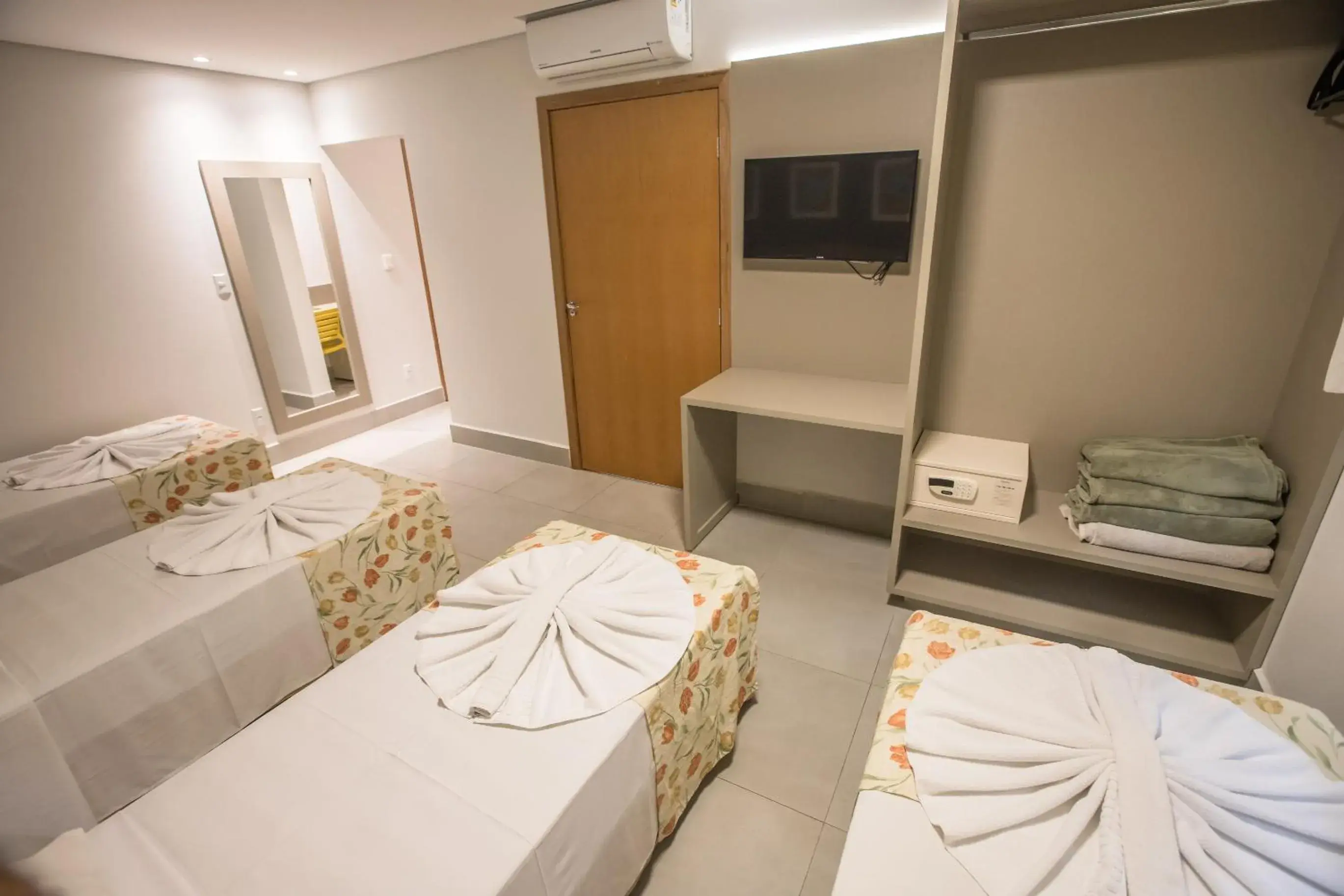 Quadruple Room in Hotel Morada do Sol Quadruple Room in Hotel Morada do Sol