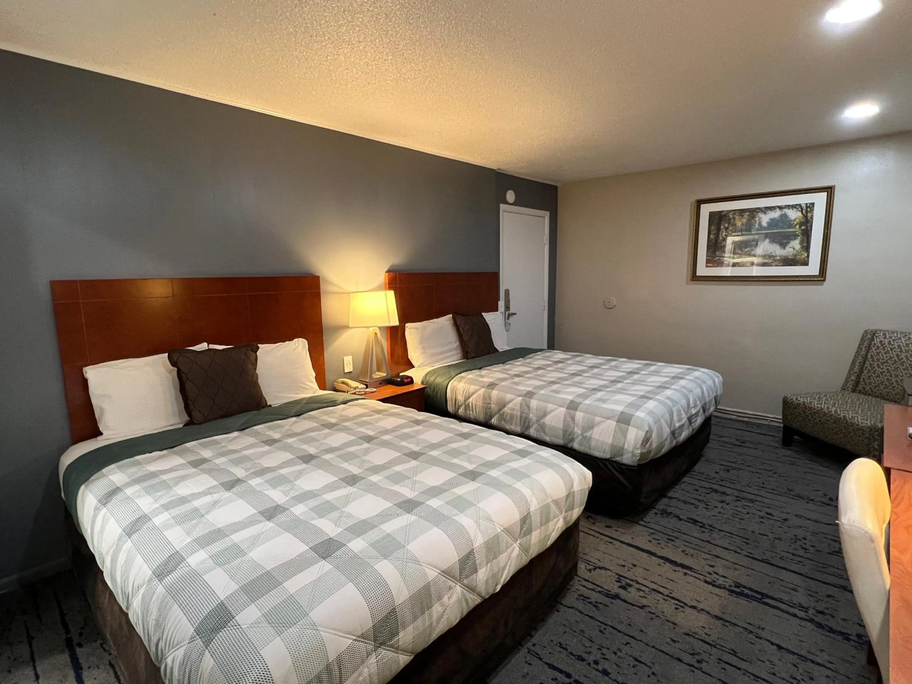 Bed in Travelers Inn Eugene University