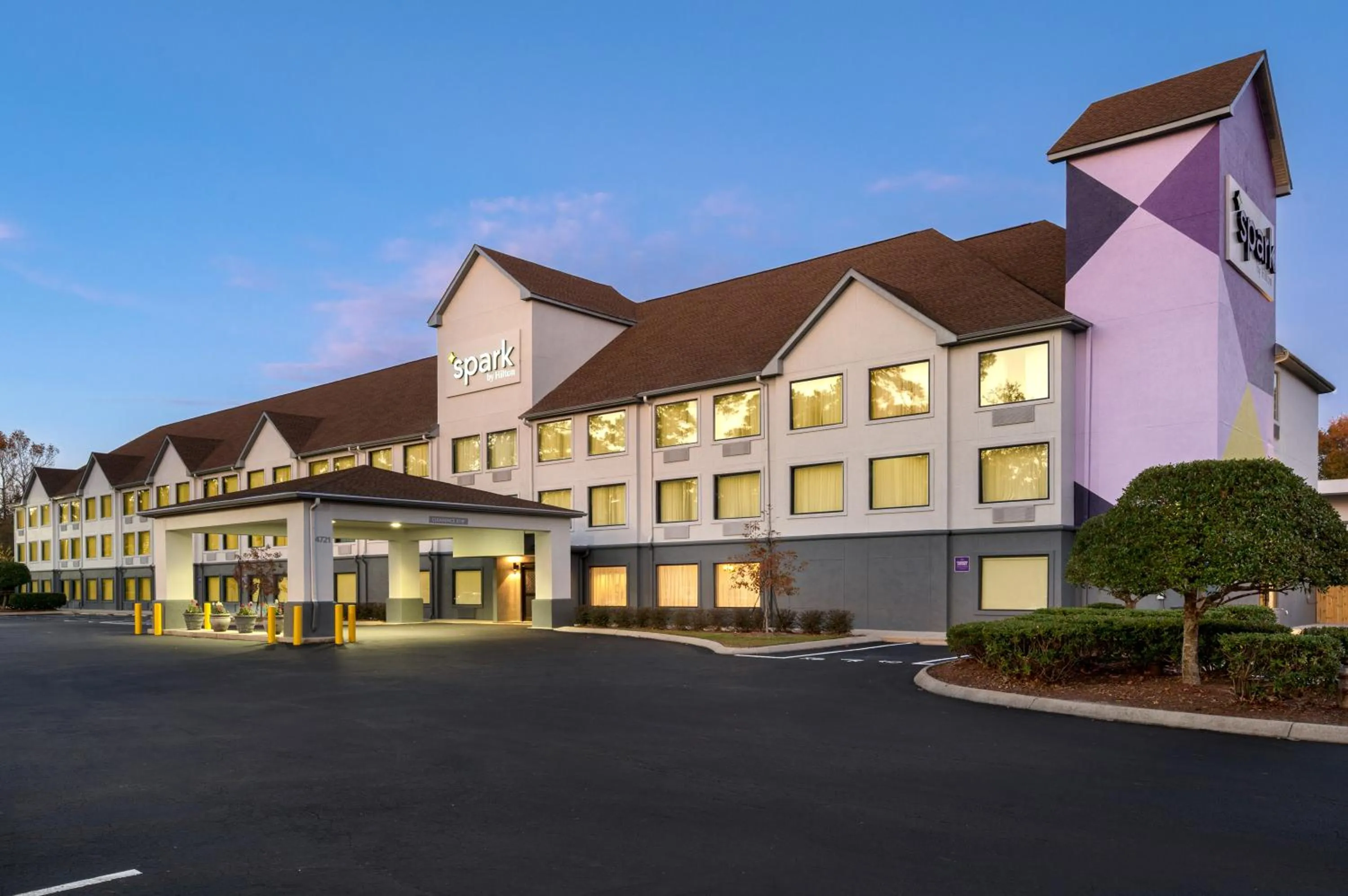 Property building in Spark By Hilton Wilmington